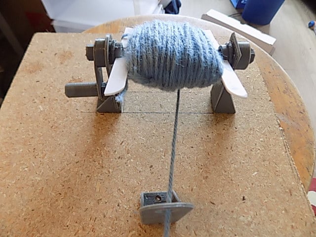 simple yarn winder and  dispinser