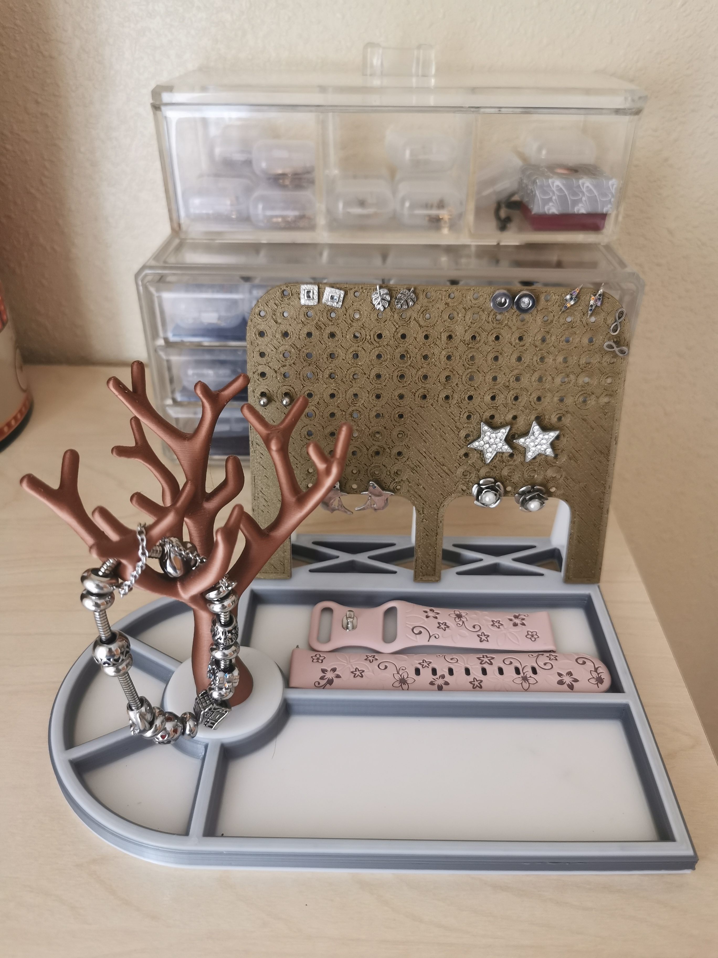 Tree jewelry holder