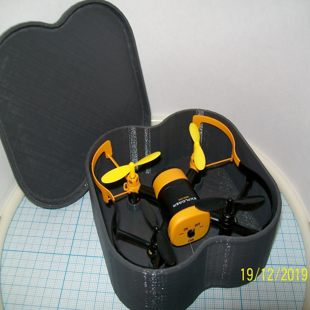 The container with a cover for the JXD 512W Elfin FPV quadrocopter.