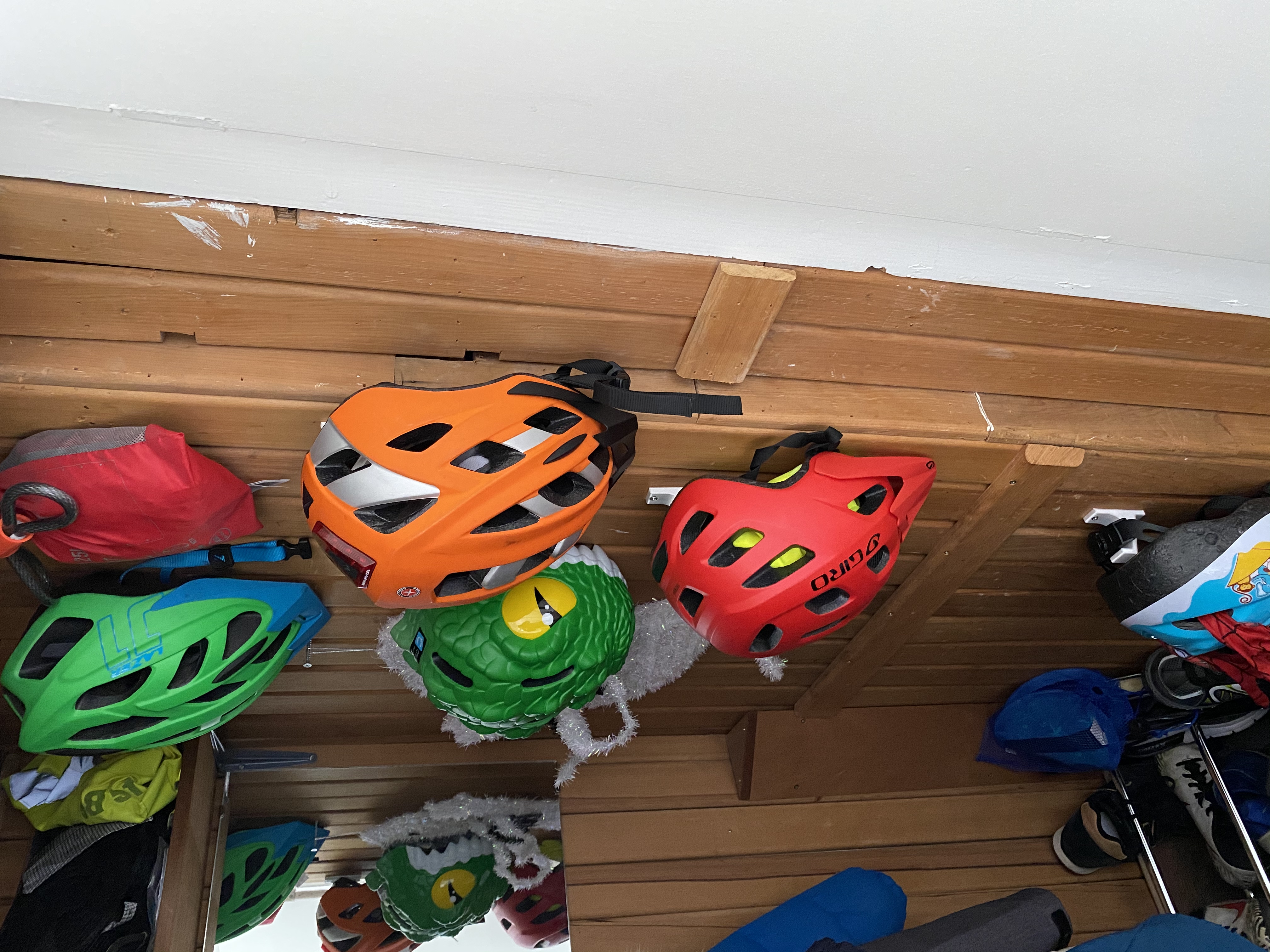 mtb helmet hanger