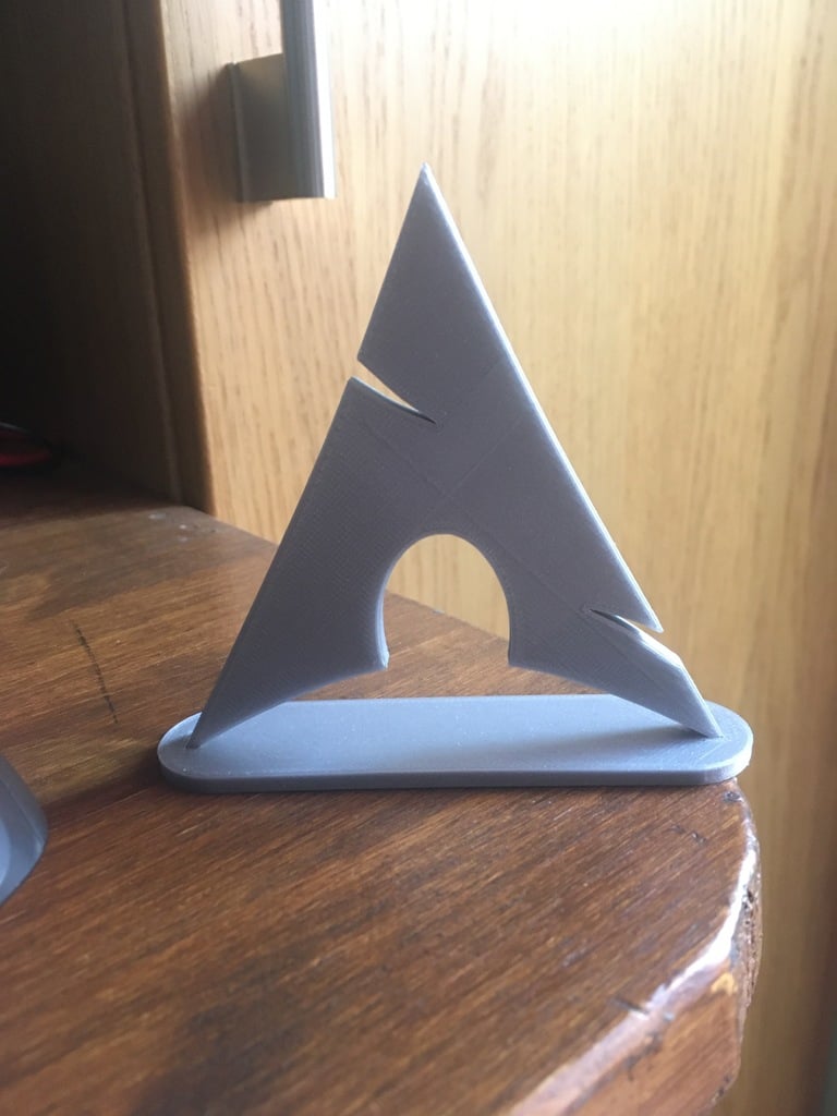 Arch Linux logo stand