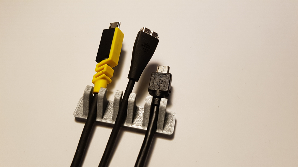 Simple cable holder