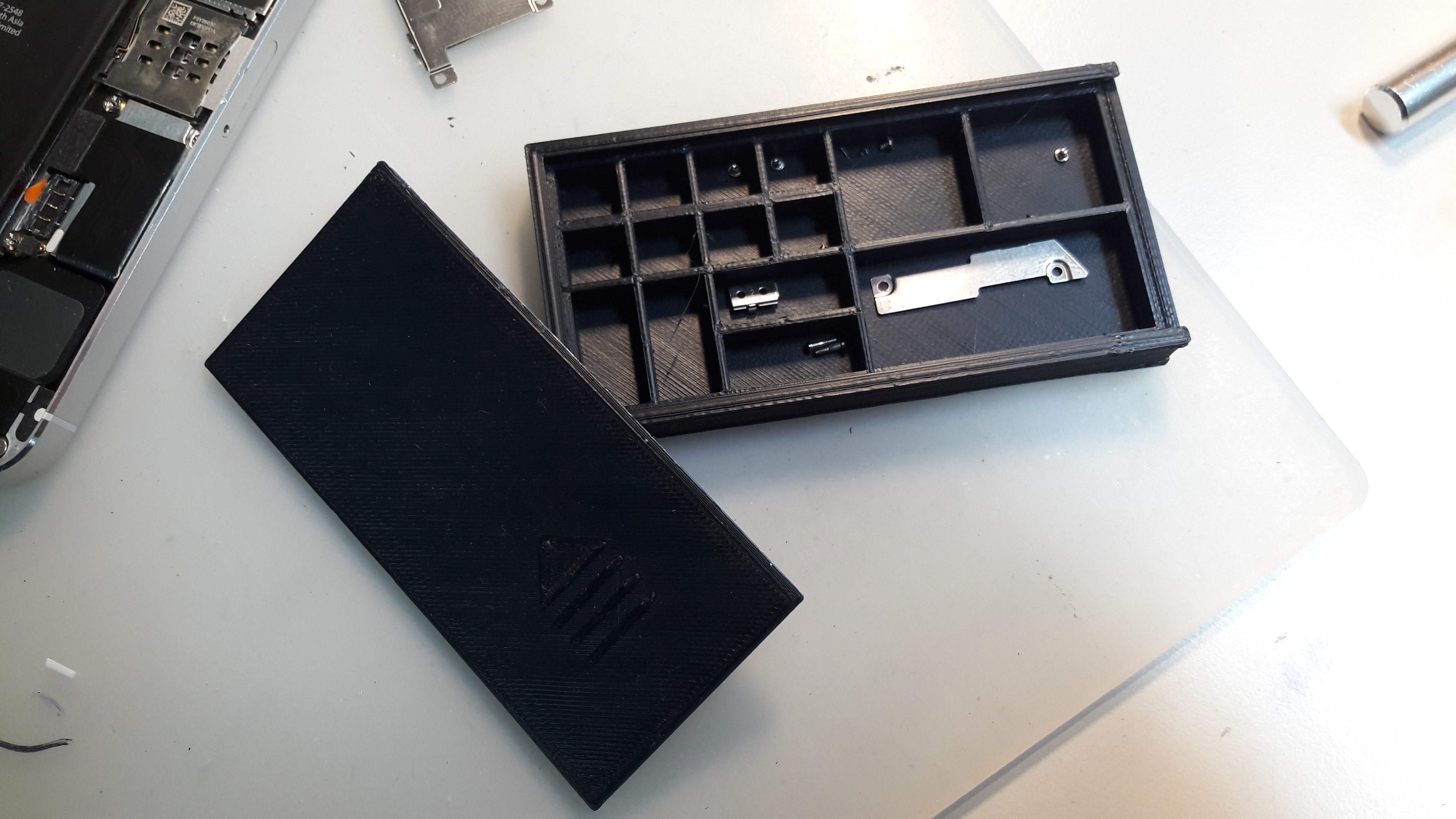 Little Screws box with slide cover