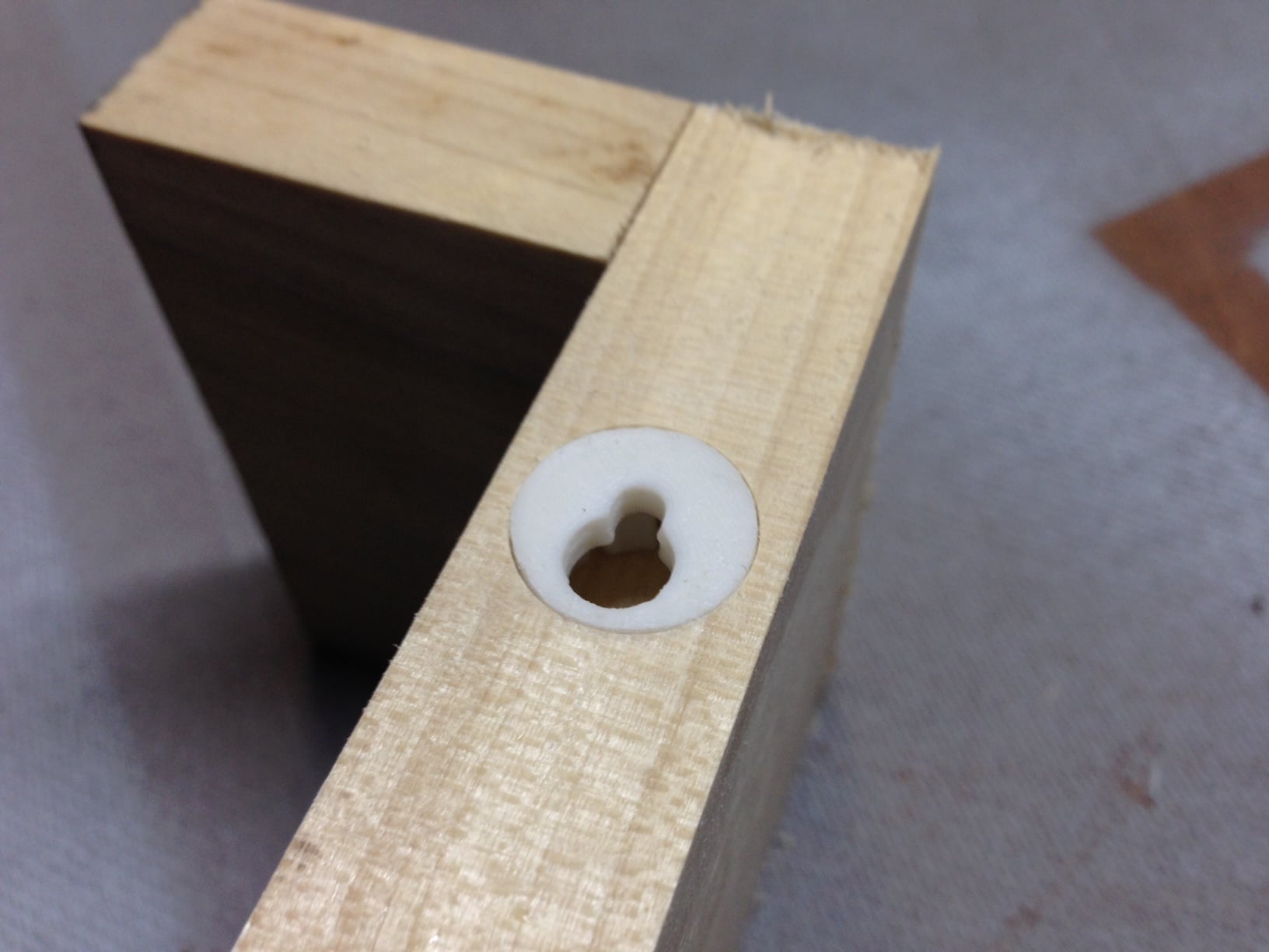 Keyhole Hanger / Mount Plug