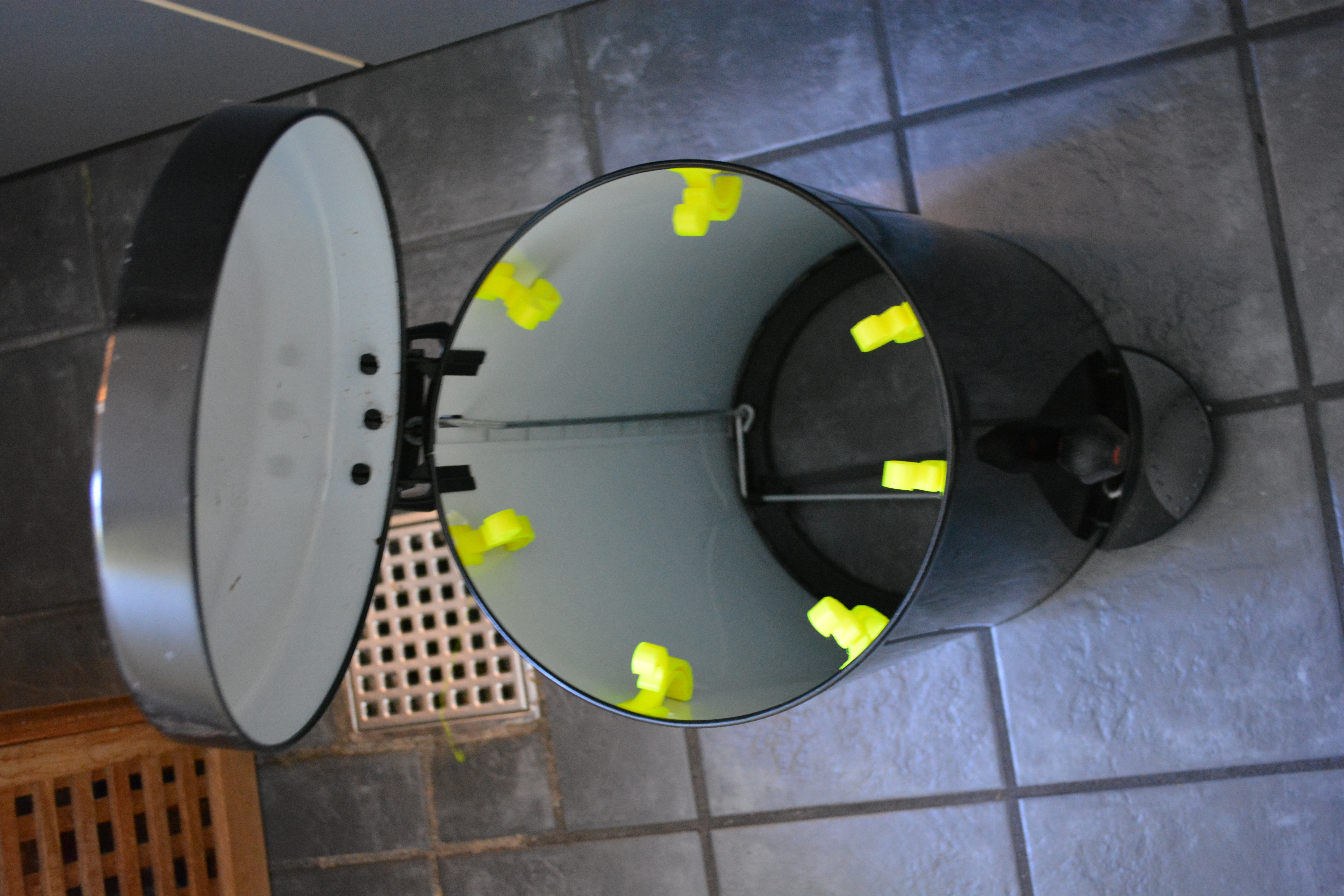 Trashcan reduce bag holders