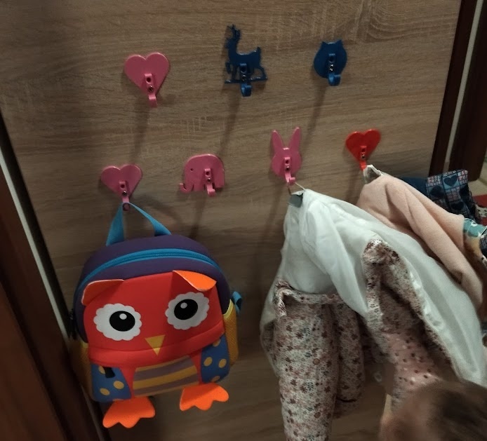 Clothes hook/hanger for children