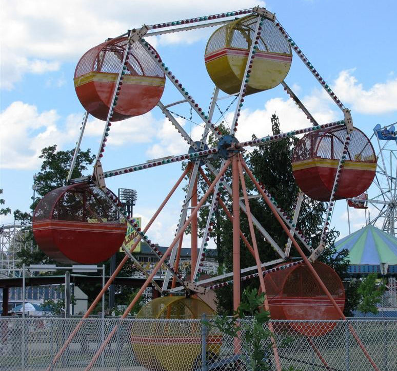 Kiddie Ferris wheel