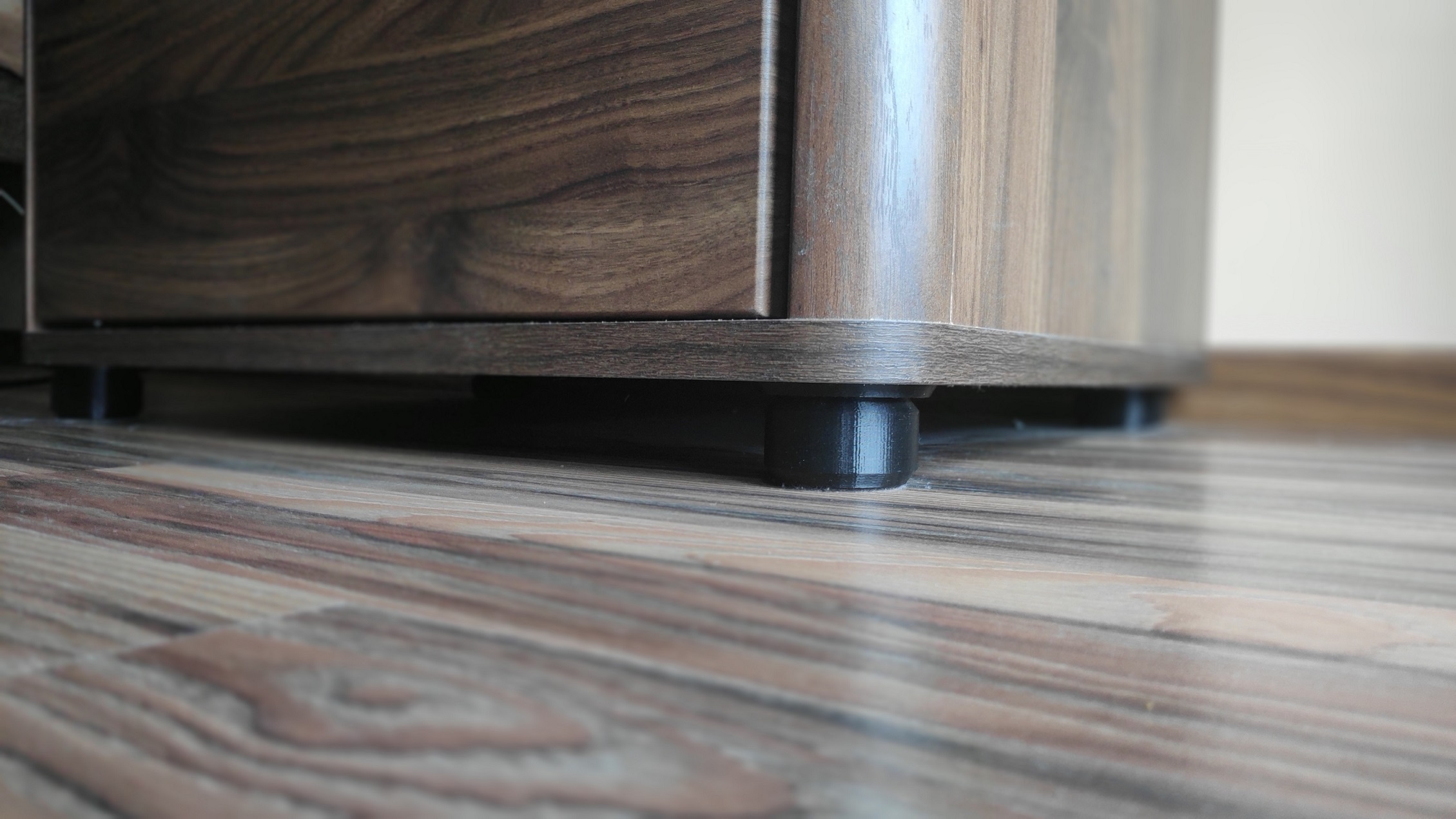 Furniture adjustable leg