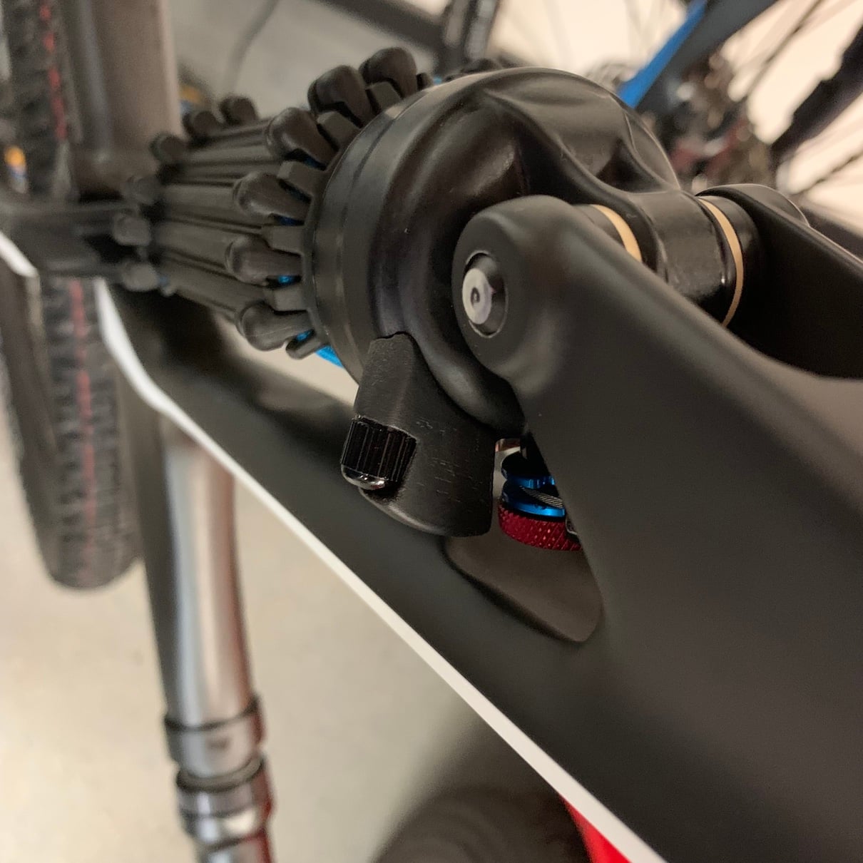 FOX DPS FLOAT VALVE GUARD