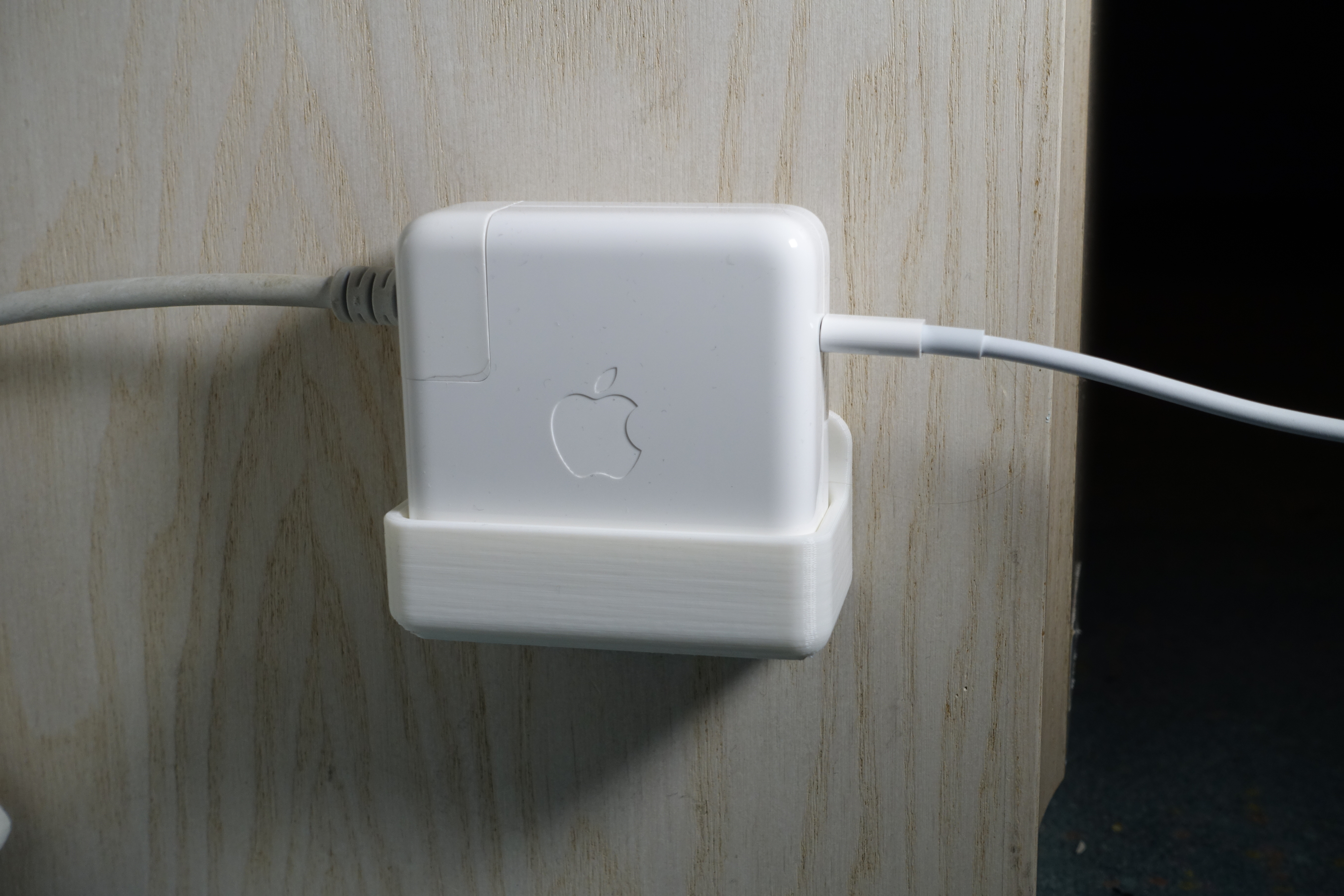 MacBook Pro 61W & 87W USB-C Power Adapter Wall Mount