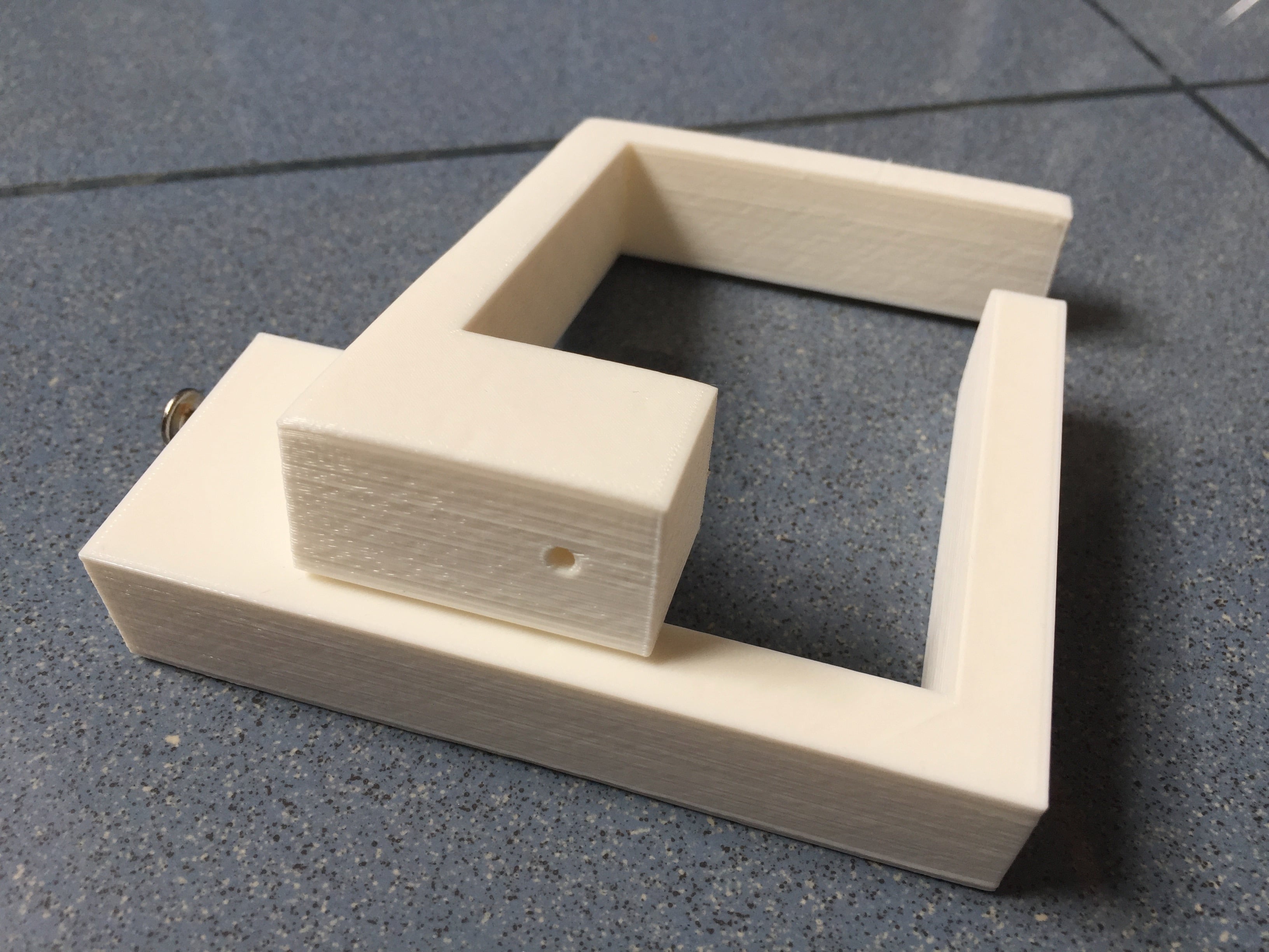 Customisable fastening hooks