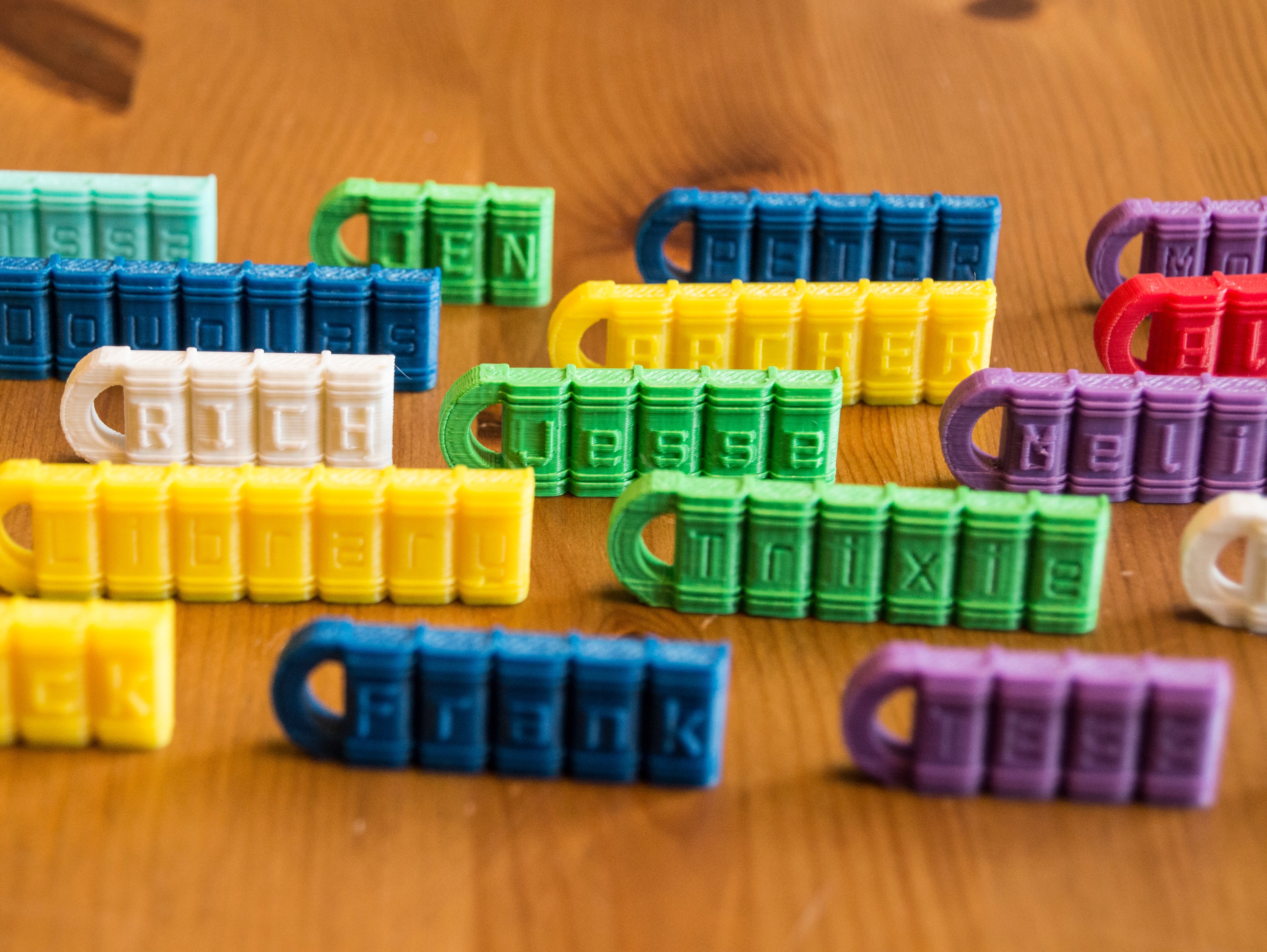 Customizable Bookshelf Keychain