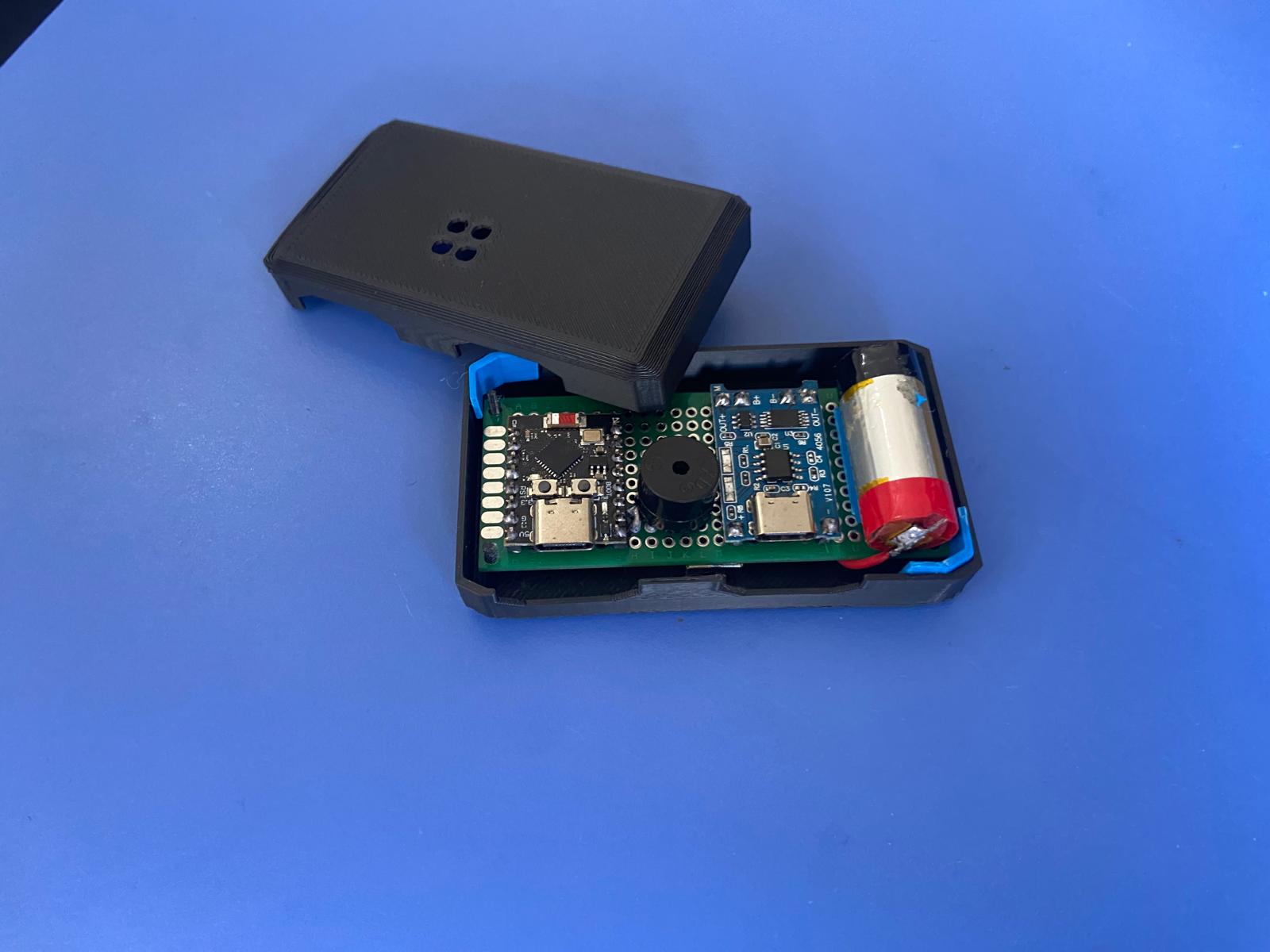 Gelotag – ESP32 BLE Tracker Case
