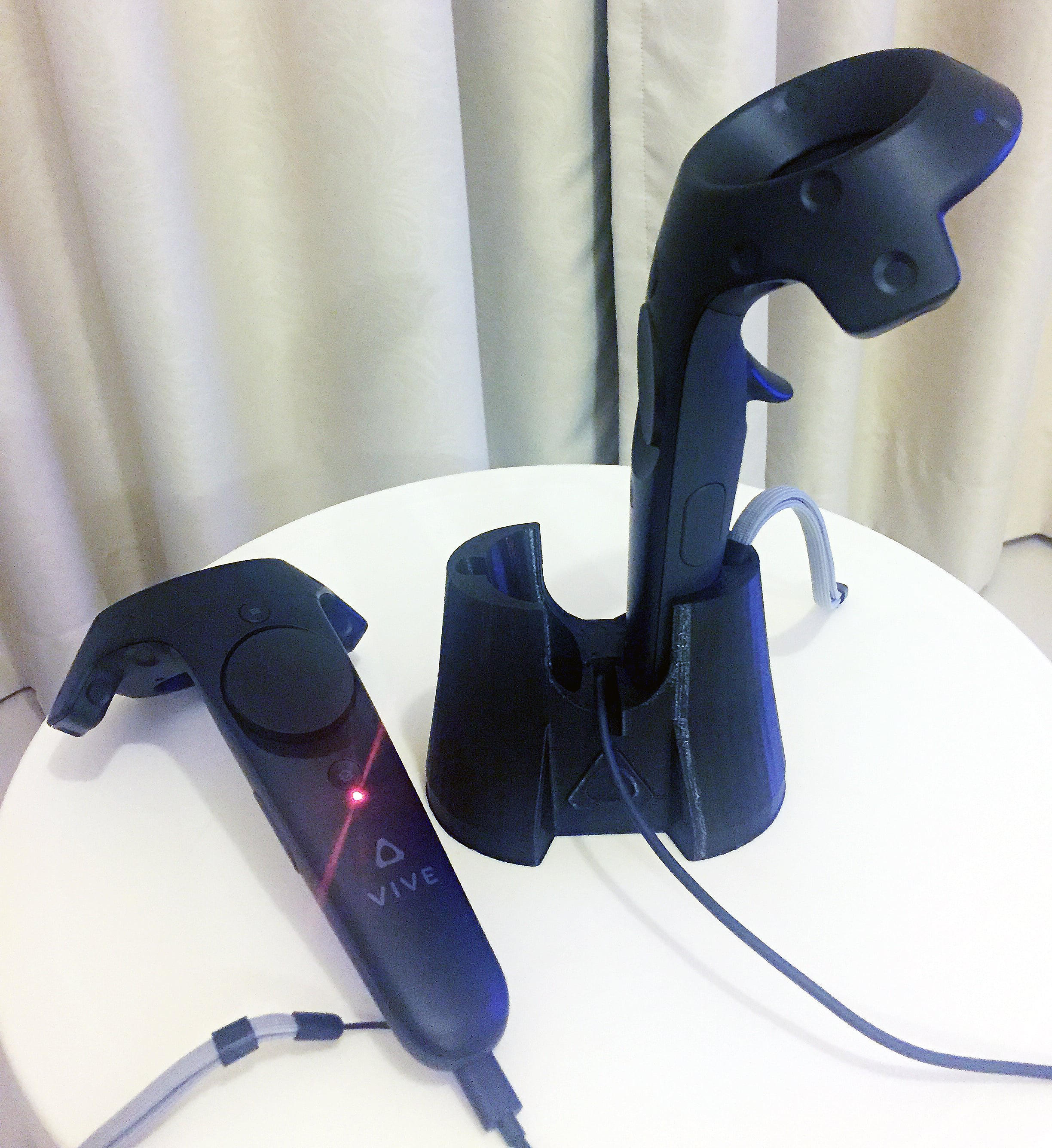HTC Vive controllers stand