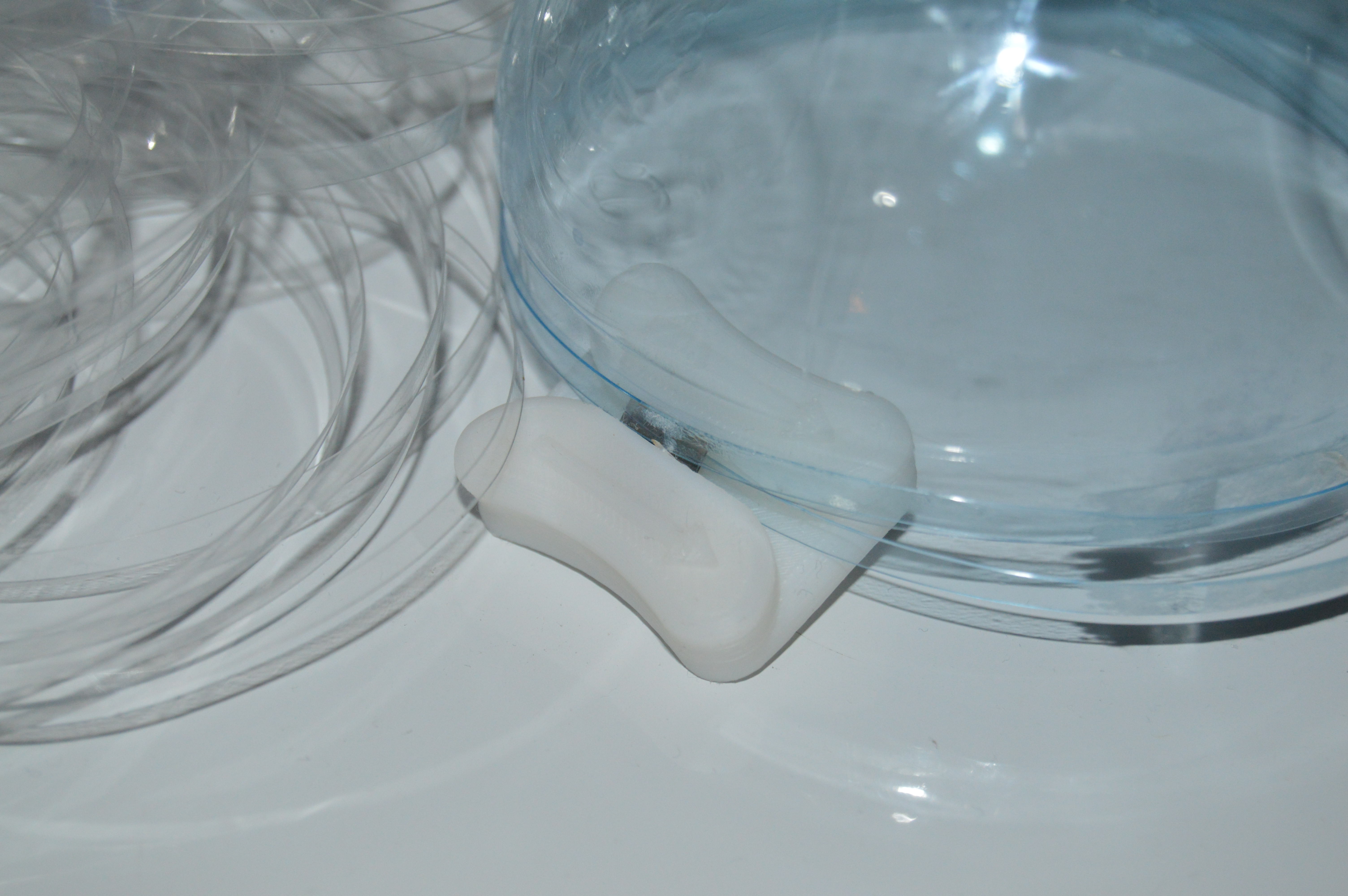 Plastic bottles cutter