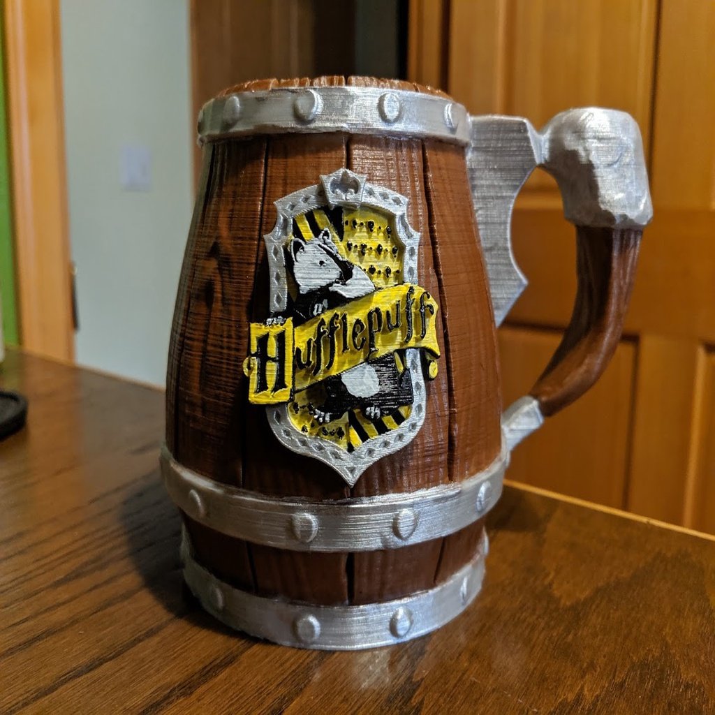 Can holder / Dice Mug with Hogwarts Crests
