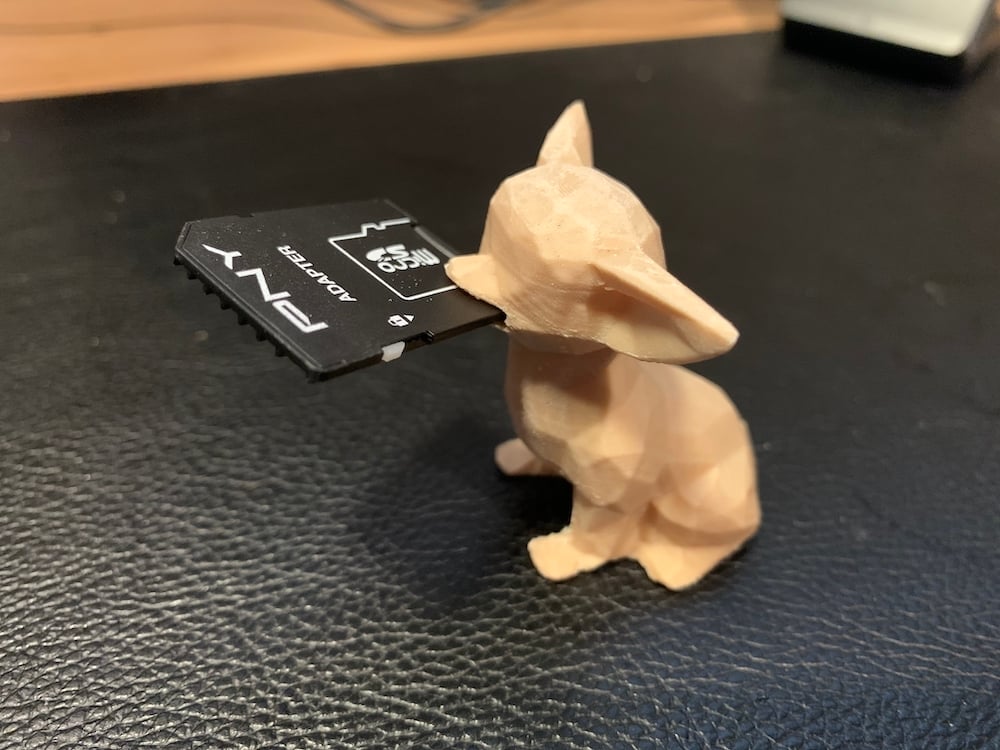 Low Poly Chihuahua SD/MicroSD holder