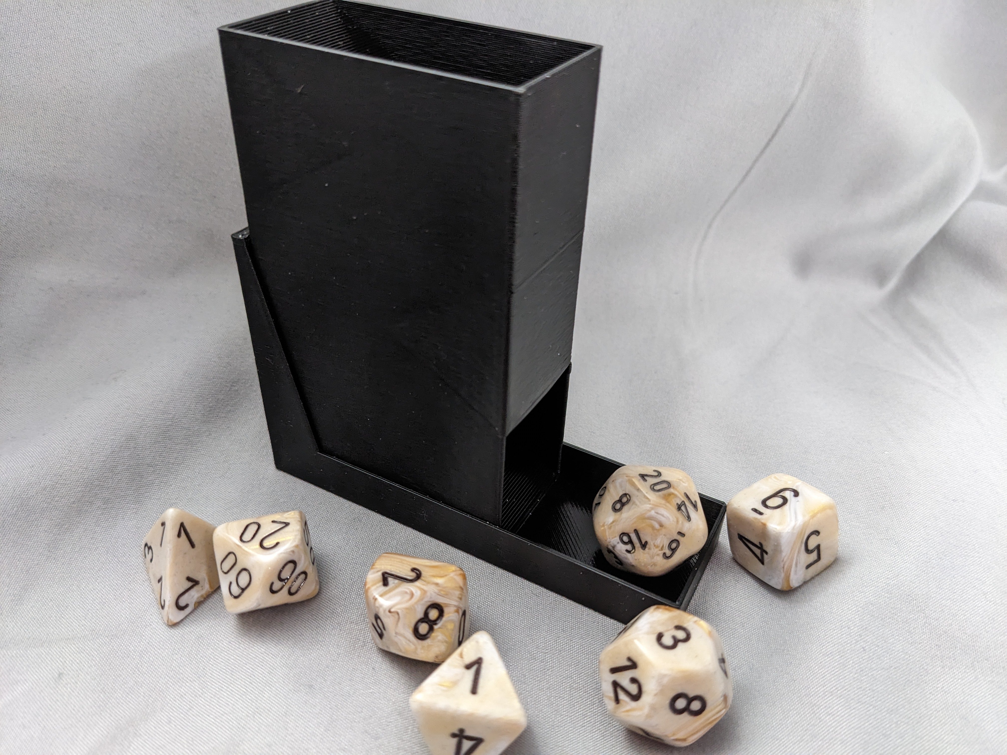 Parametric Pocket Dice Tower and Storage