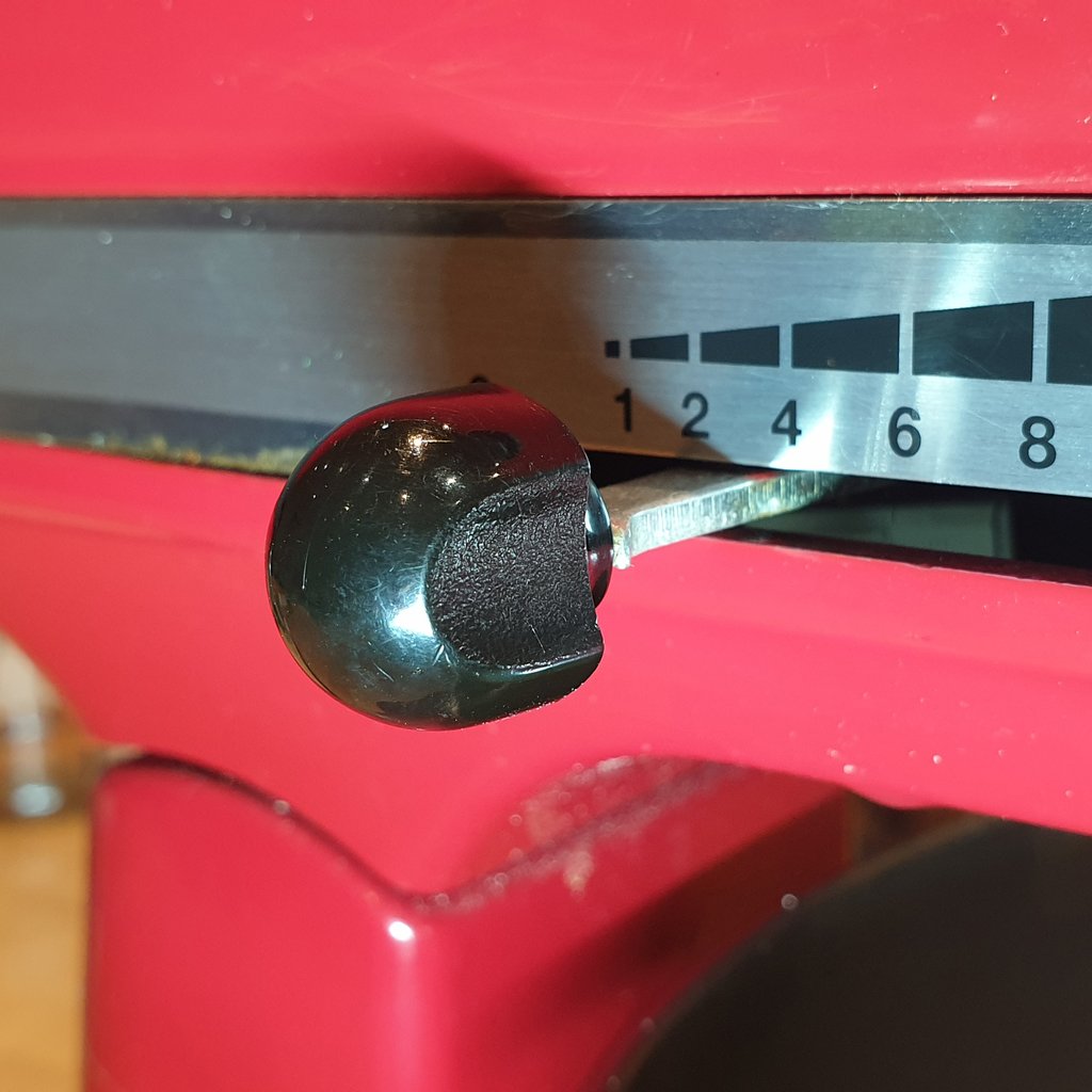 Knob for the KitchenAid Artisan's speed lever