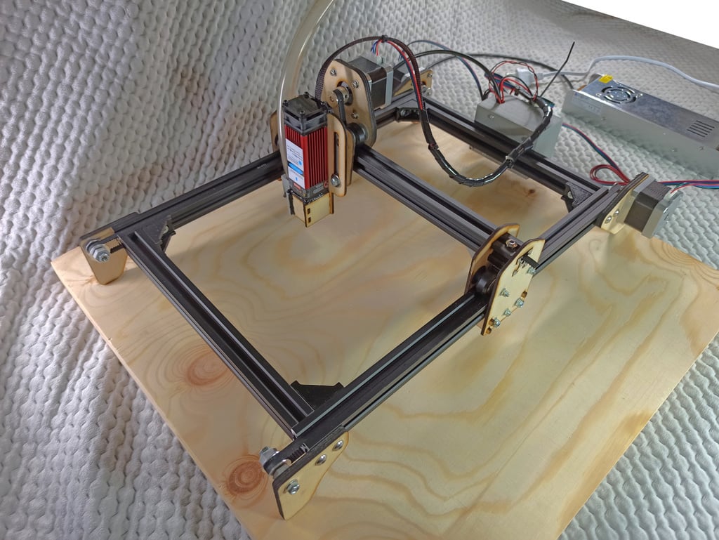 Laser Cutter/Engraver with laser cutted and 3D printed parts