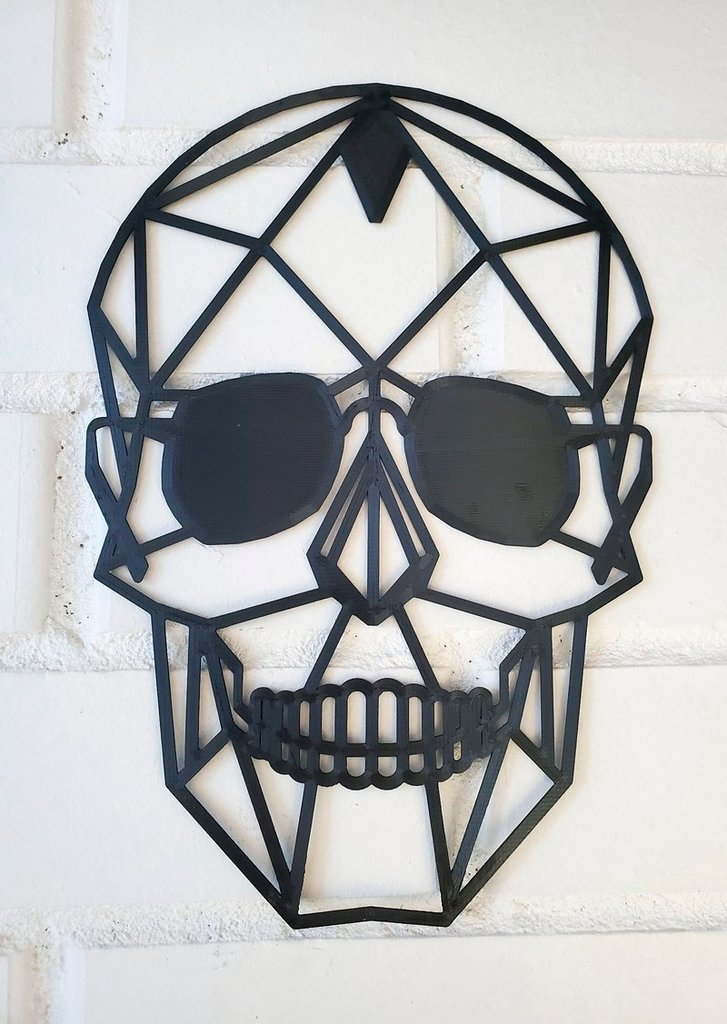 Faceted skull with glasses