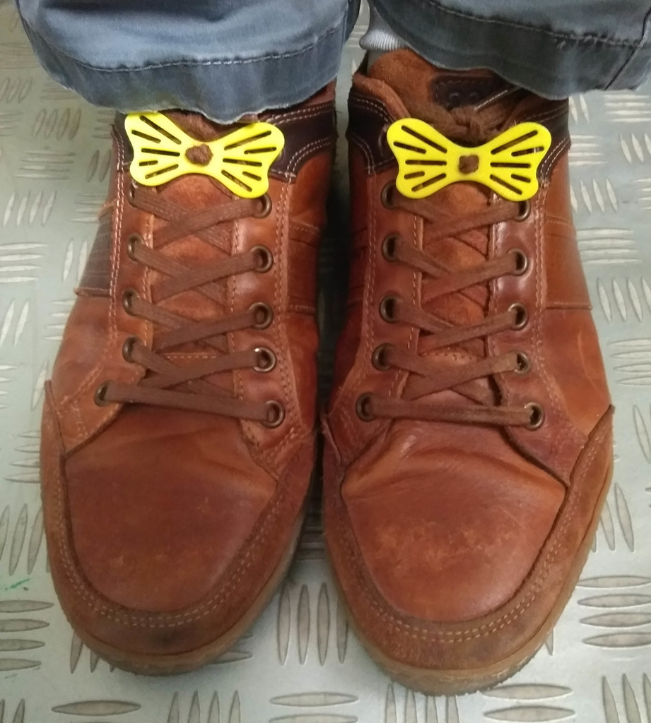 Shoes bow tie