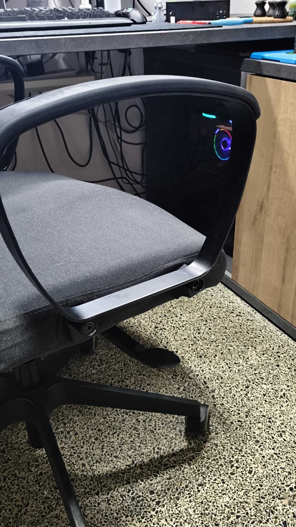 IKEA MARKUS Foldable Armrest Mod (No Drilling Required)