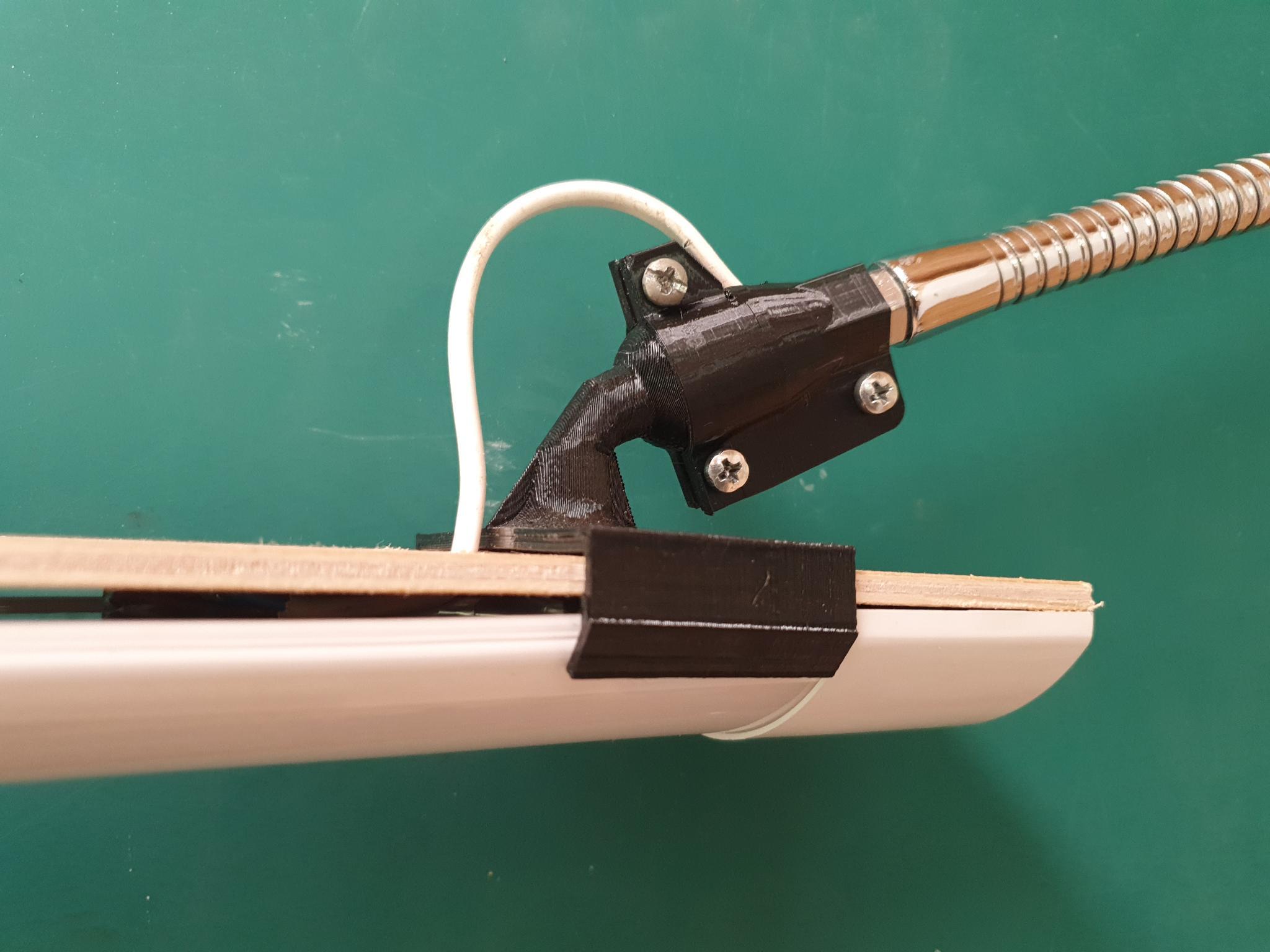 Lamp mount with ball and socket
