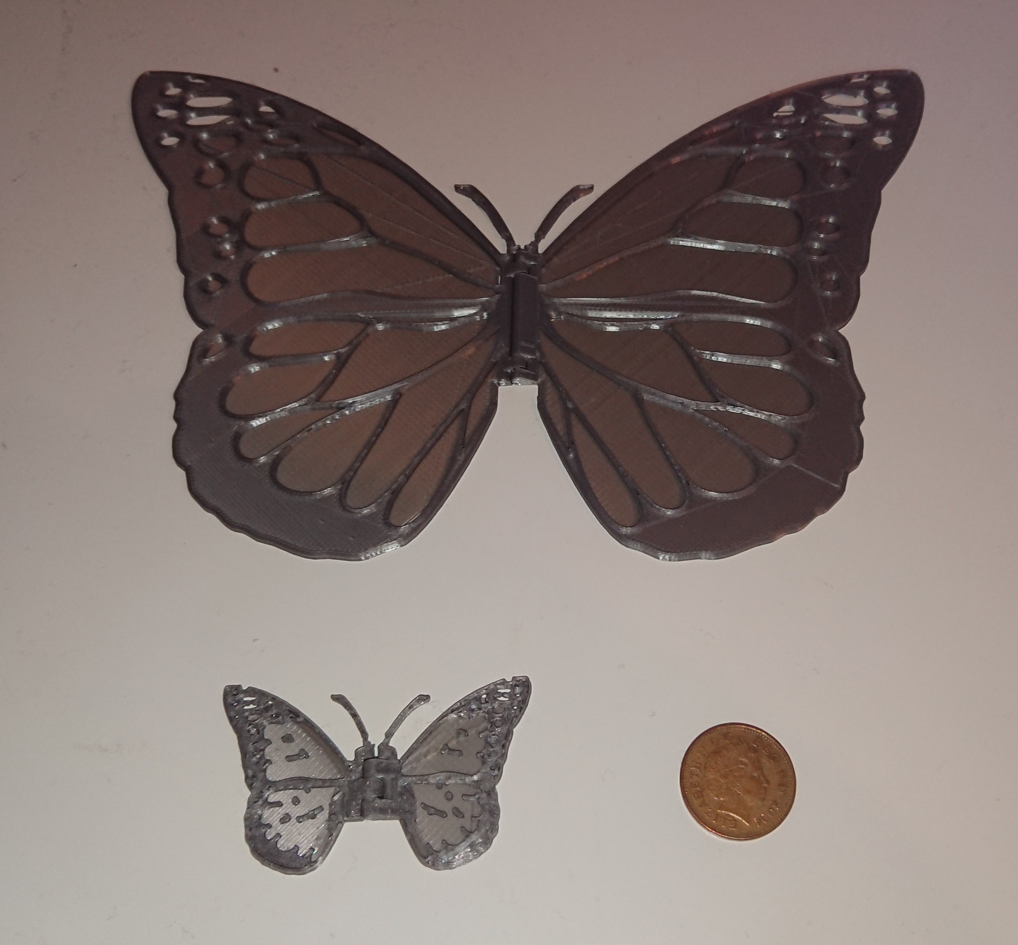 Butterfly with hinge