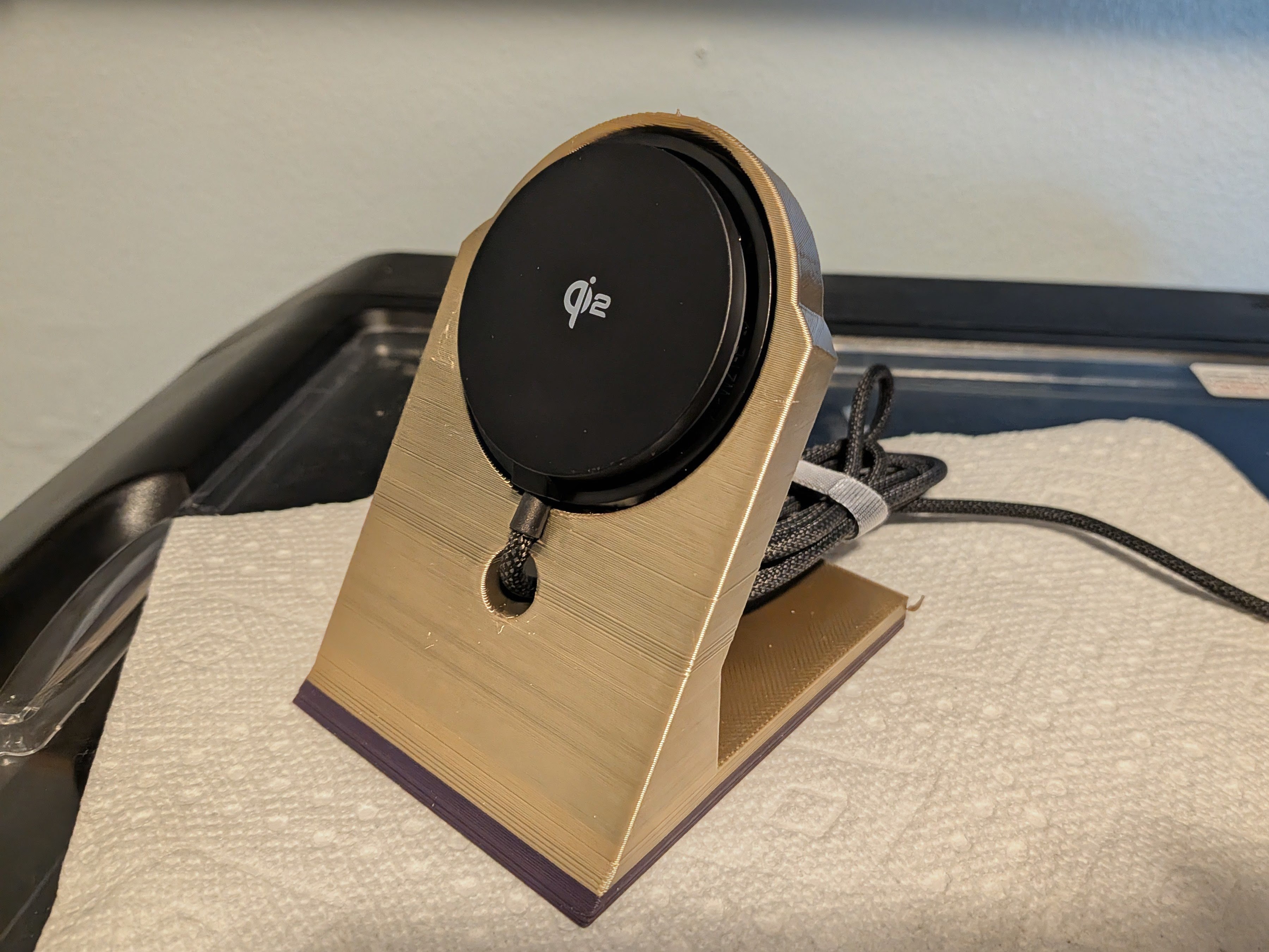 Magsafe charger desktop mount