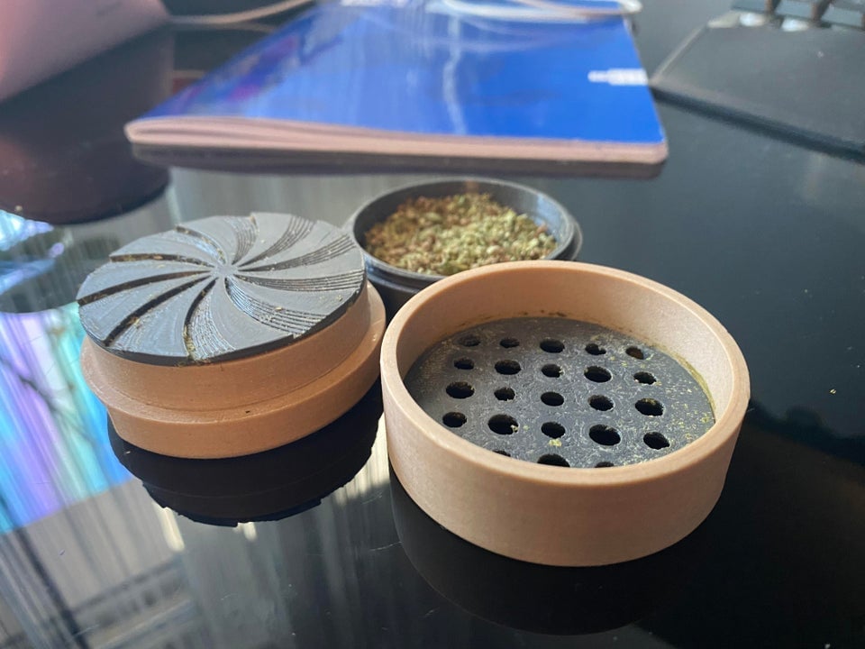 Toothless grinder