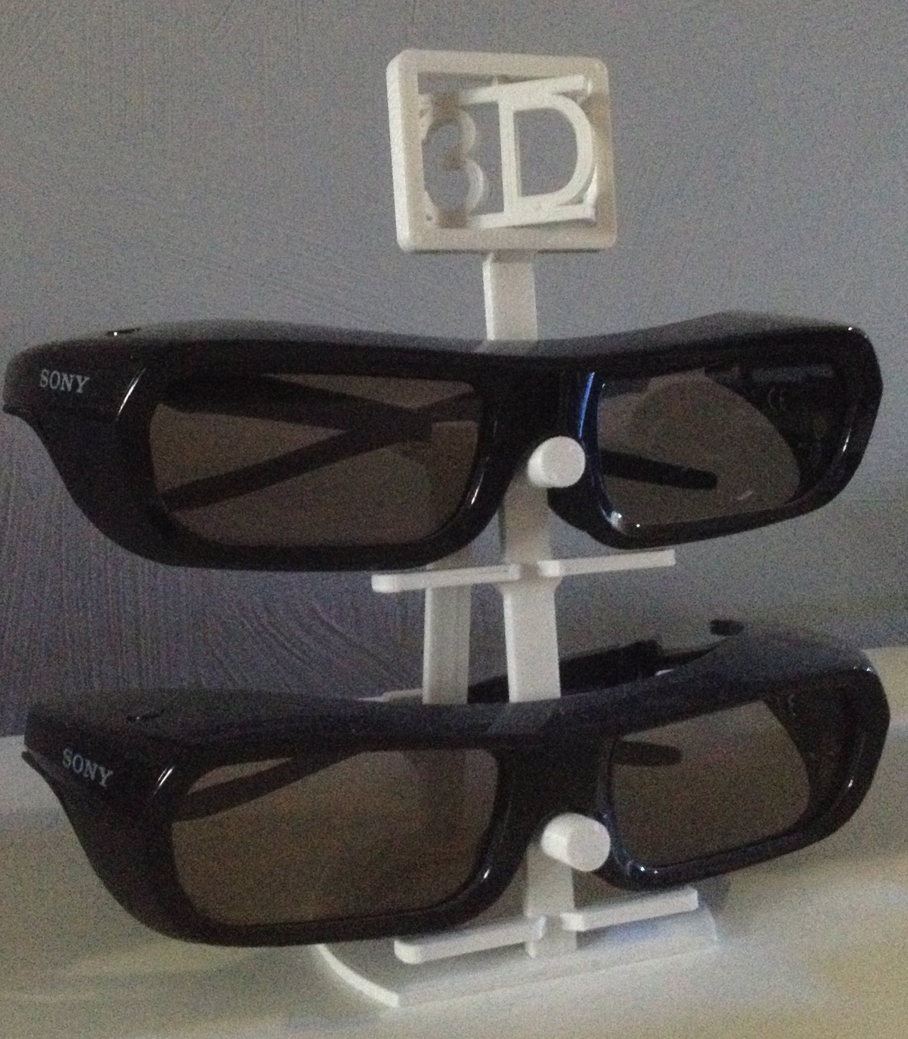 Stand for Sony TDG-PJ1 3D-glasses with rotating 3D-sign