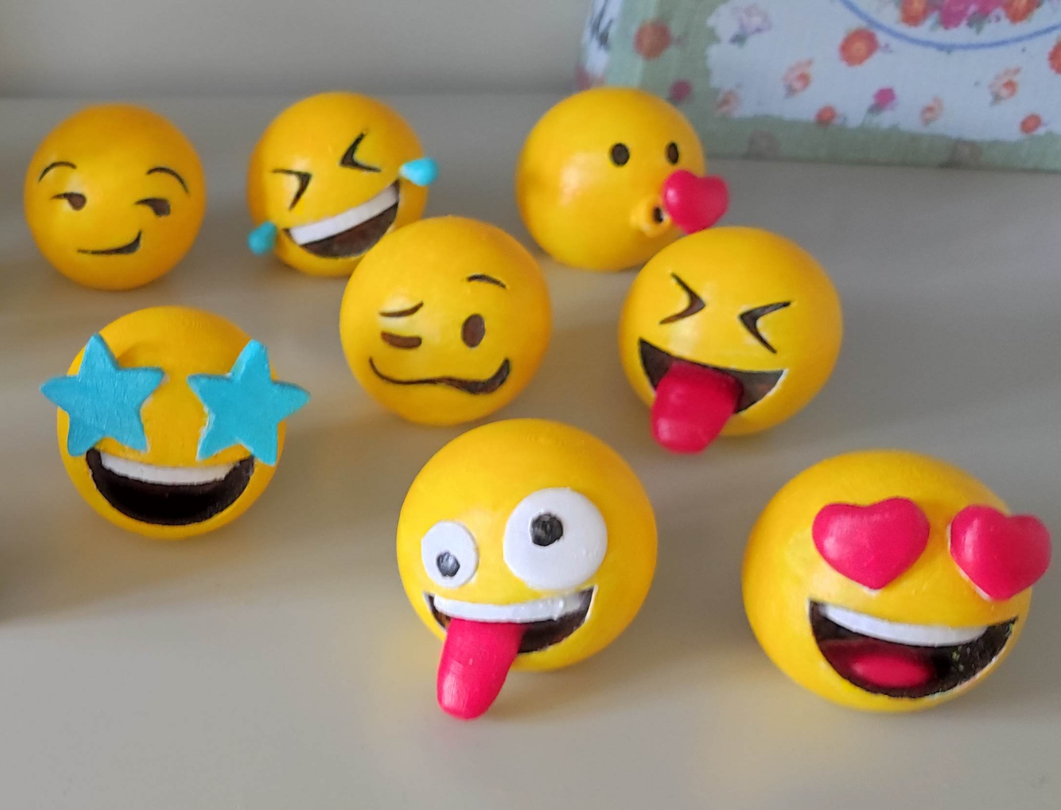 EMOJI LOVE