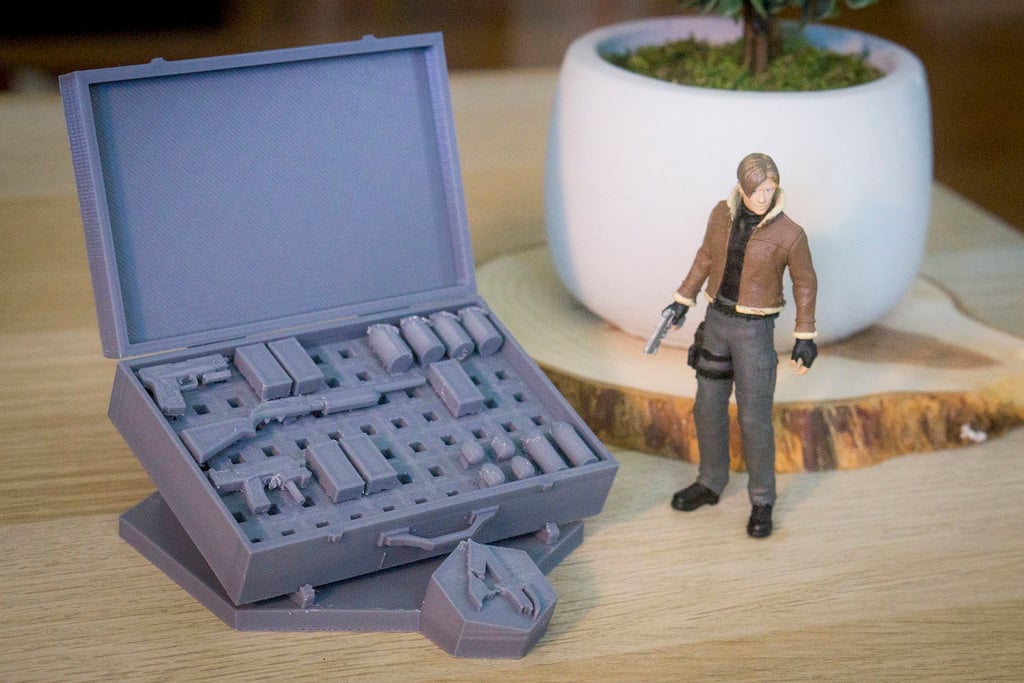 Resident Evil 4 Attache Case Desk Toy