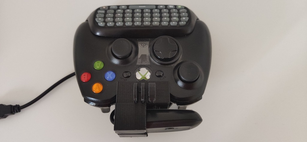 Xbox 360 wireless controller with receiver mobile mount