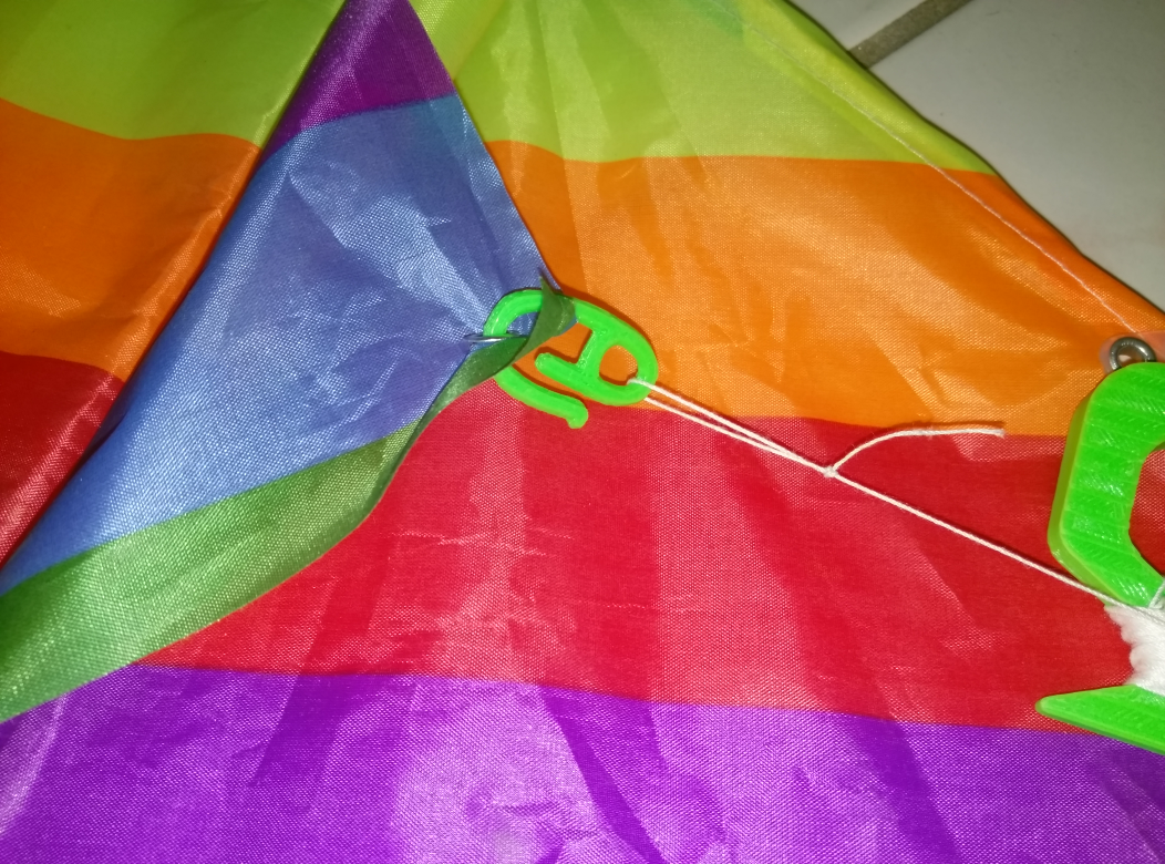 Kite string clip