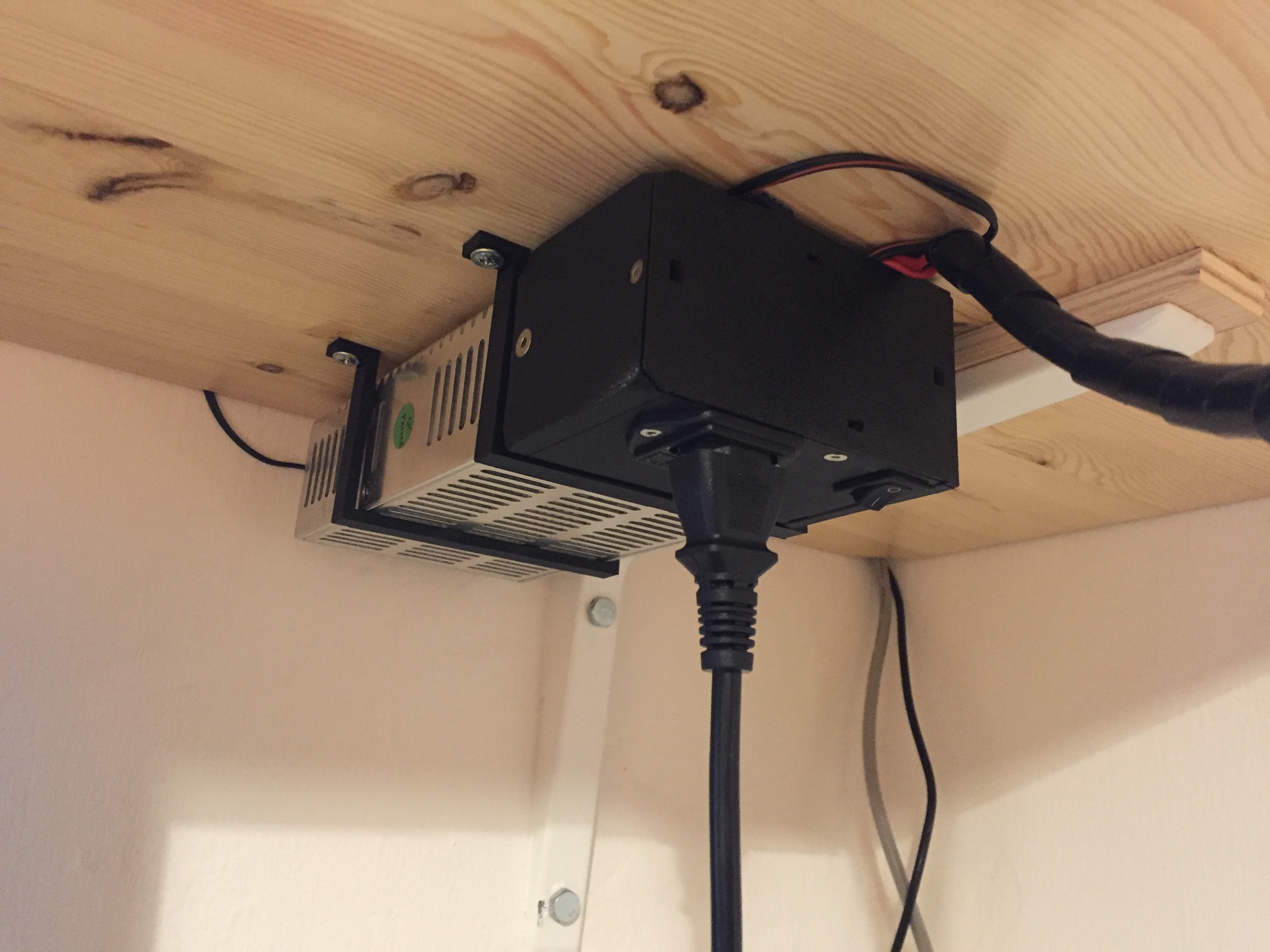 Customizable PSU bracket