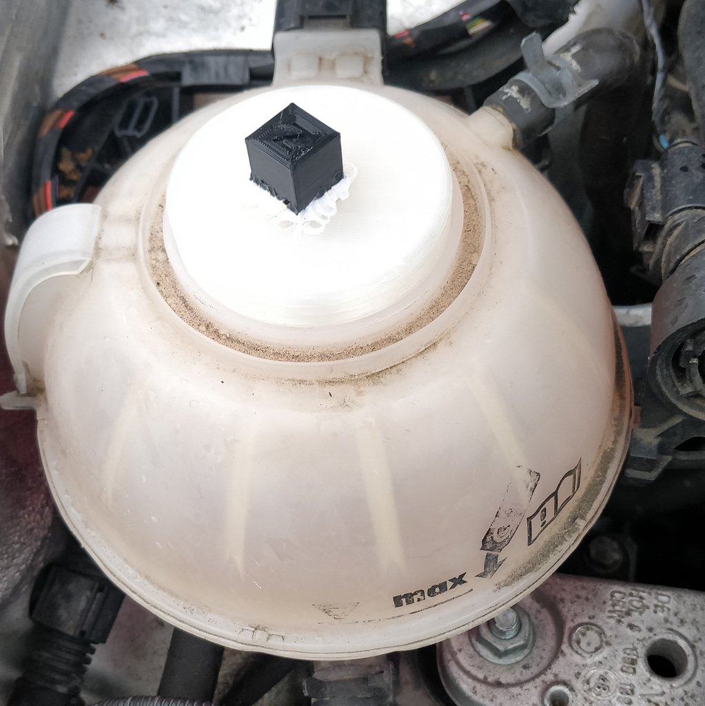 Coolant fluid expansion tank cap M63x3 VW polo