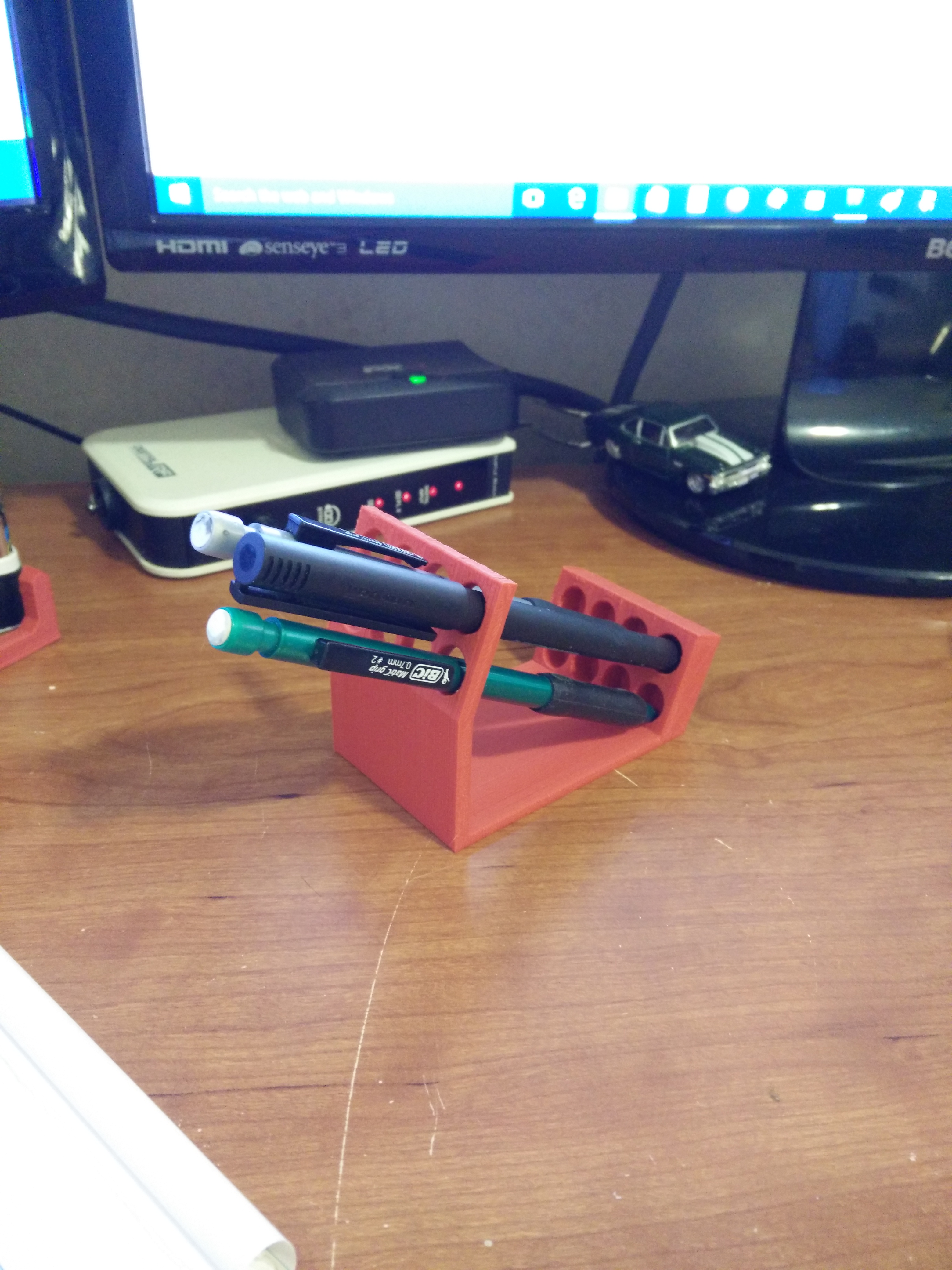 Modern 8 Pen Holder