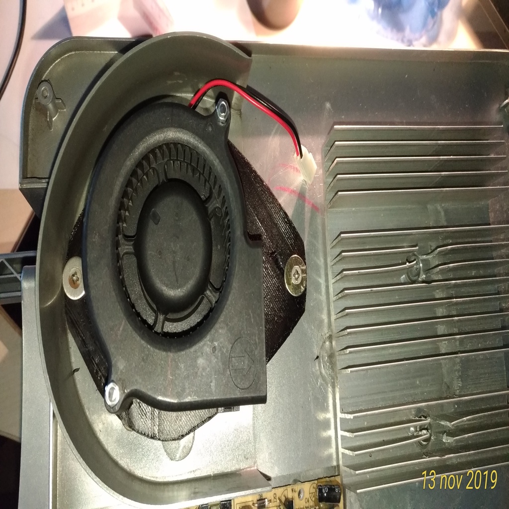 Mini fridge fan adapter (Adattatore per ventola minifrigo)