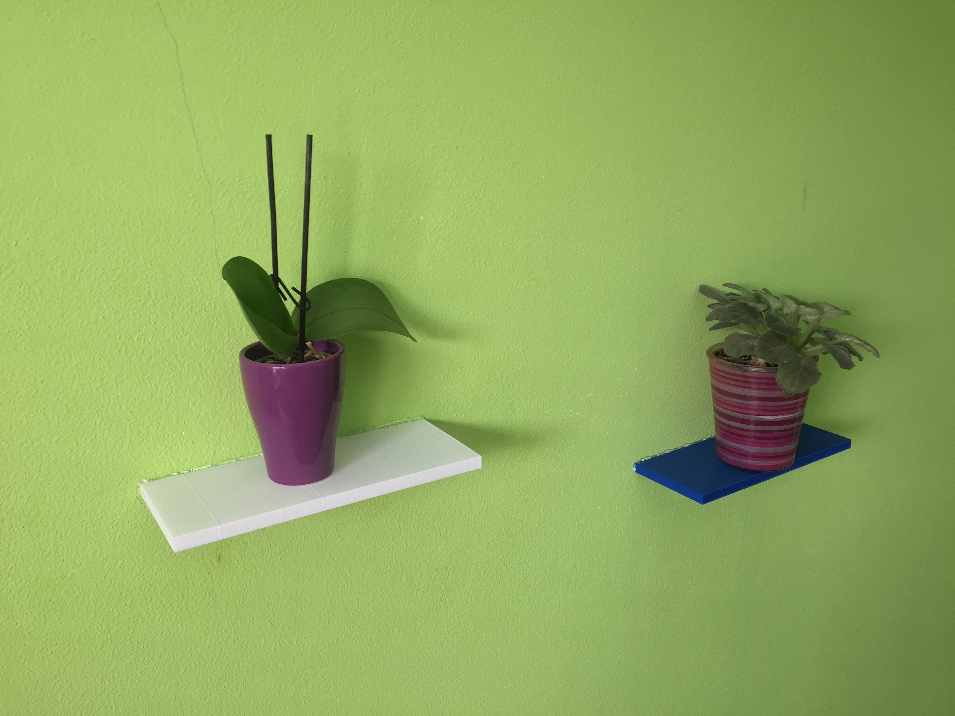 Easy wall shelf
