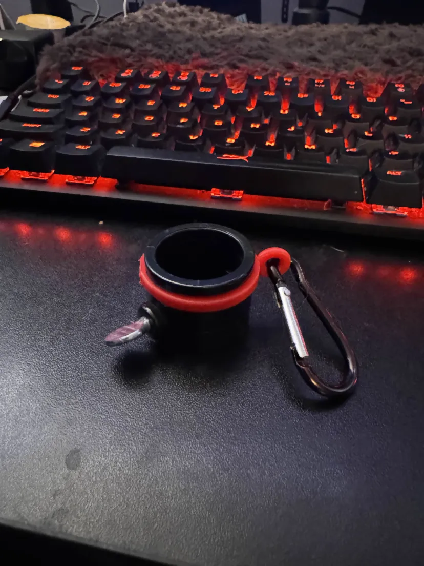 Replacement ring clip for a flag pole