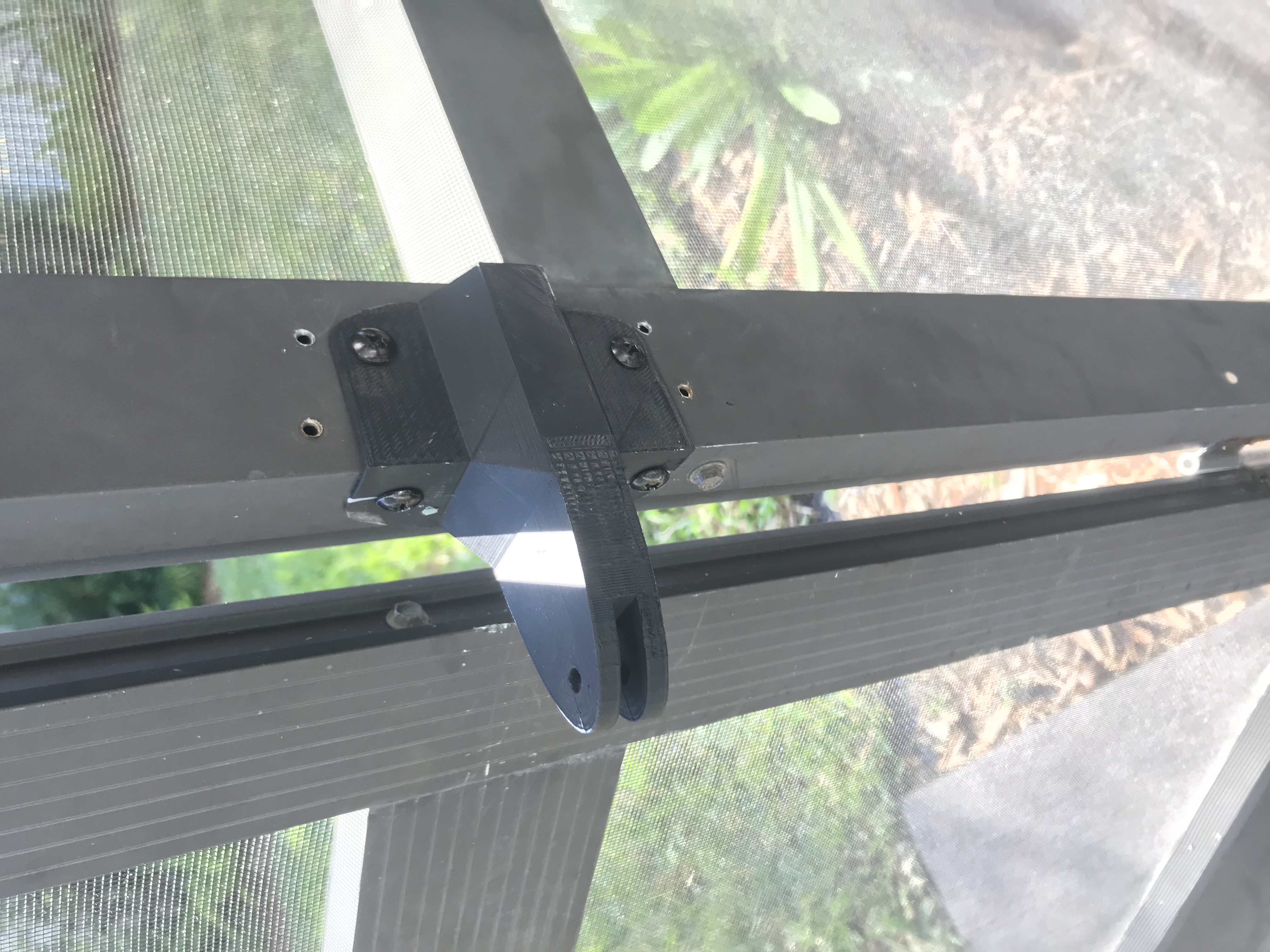 Strong pool door hinge