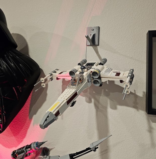 Wall Mount LEGO (75301) Star Wars Luke Skywalker's X-Wing Fighter