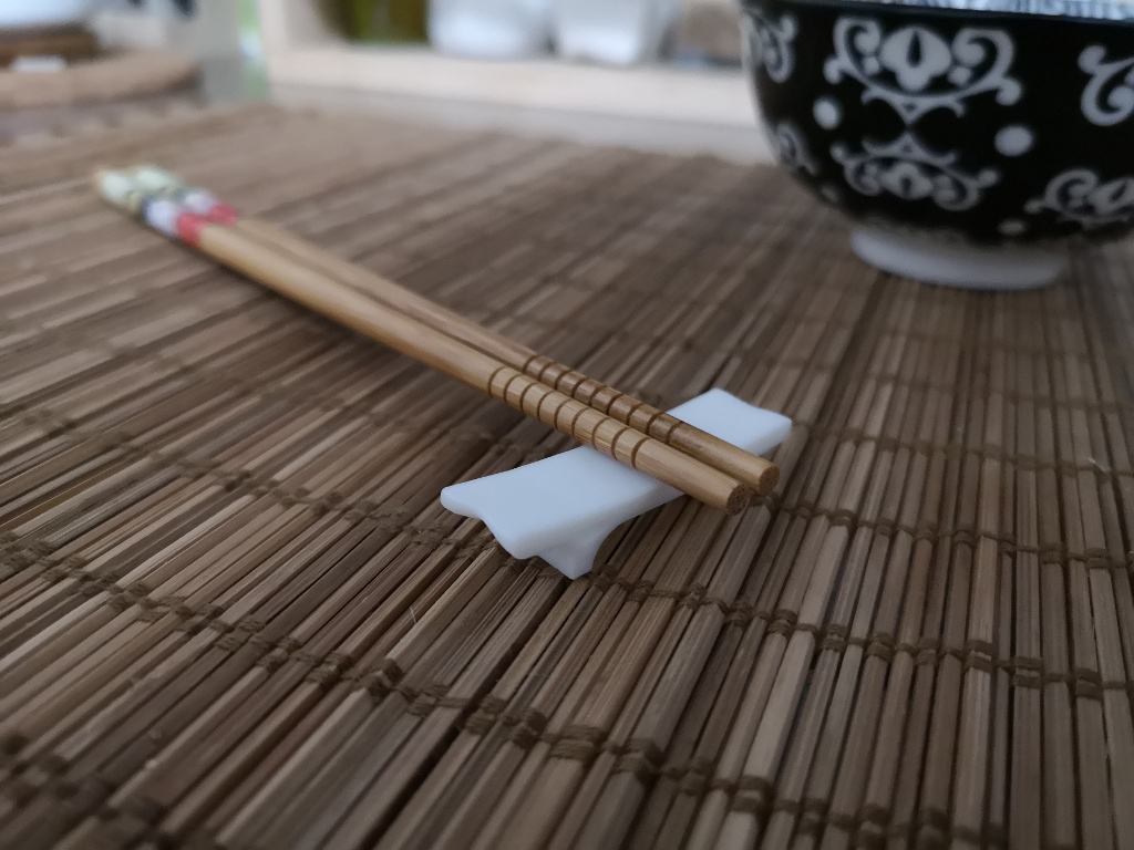 "Backwash" Chopstick table rest
