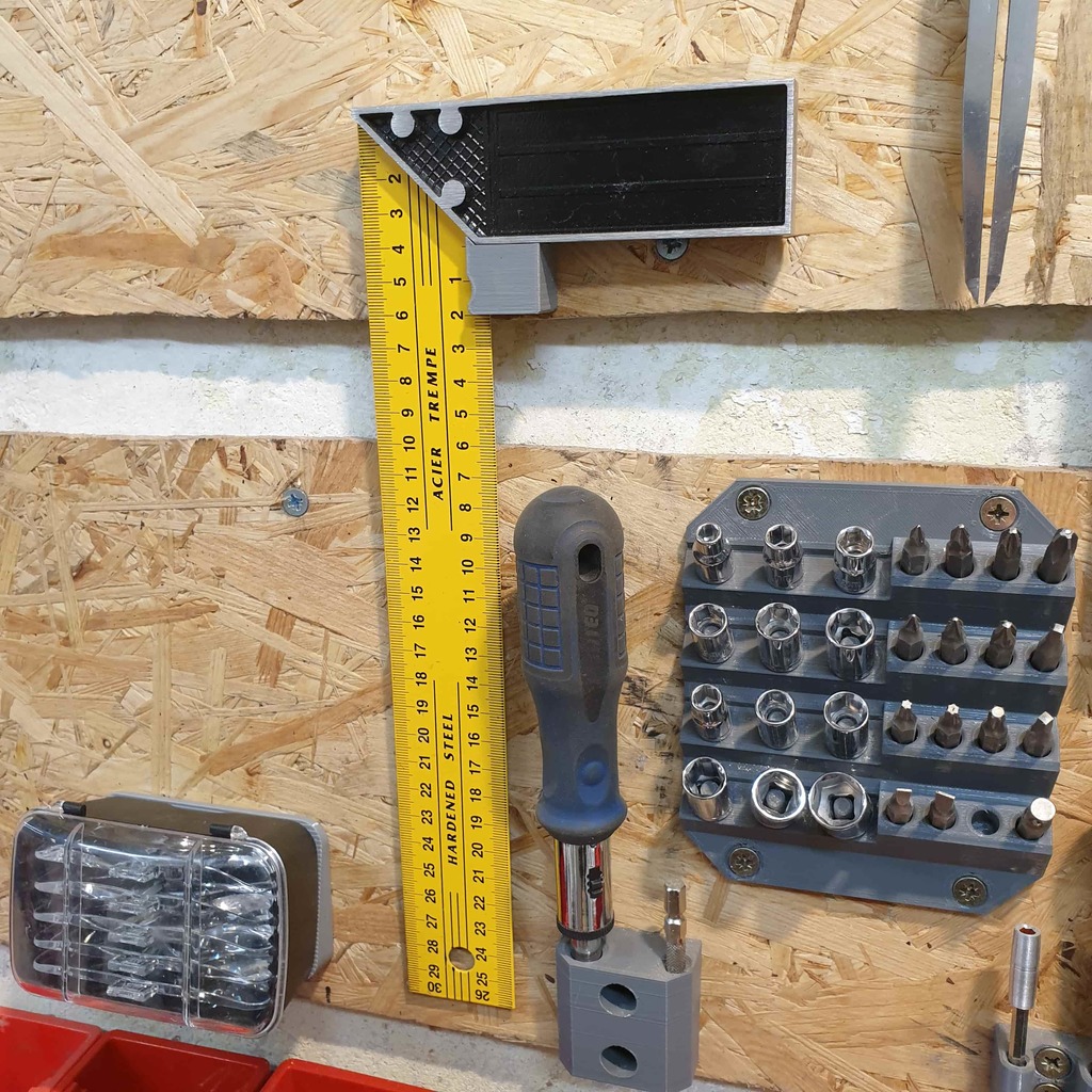 Carpenters square wall mounted bracket