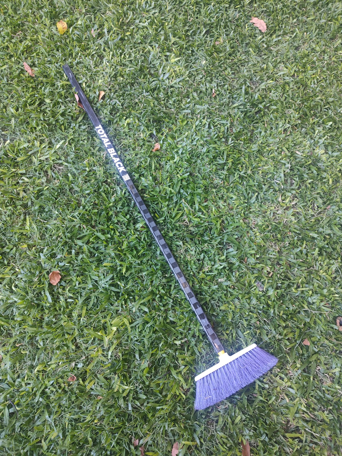 Hockey Stick - Threaded end for broom
