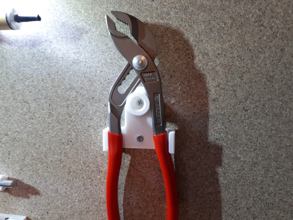 stable tongue and groove pliers support - support de pince multiprises stable