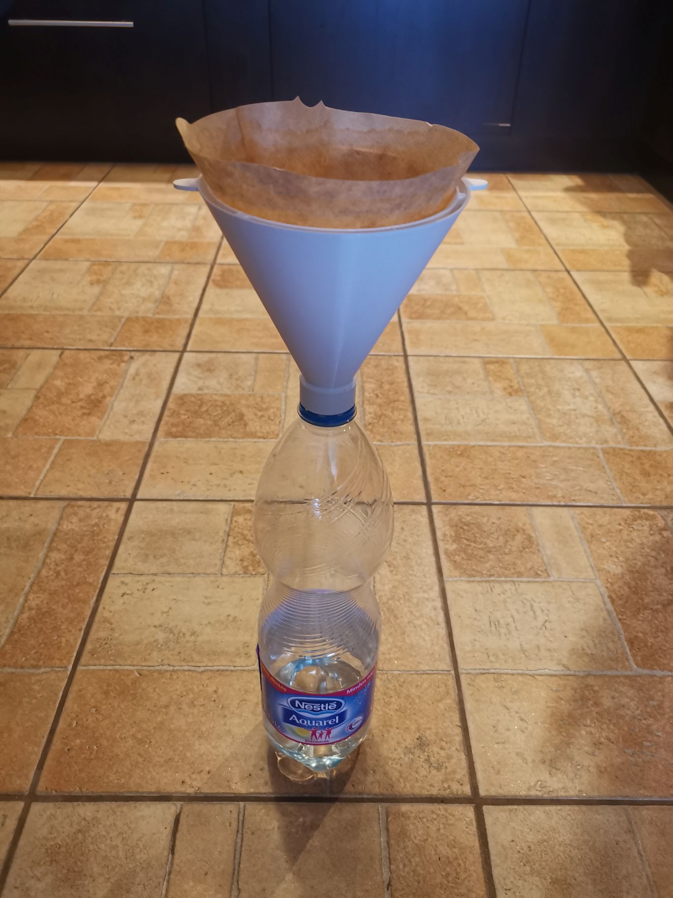 IPA Recyling Funnel with screw on thread for typical bottles