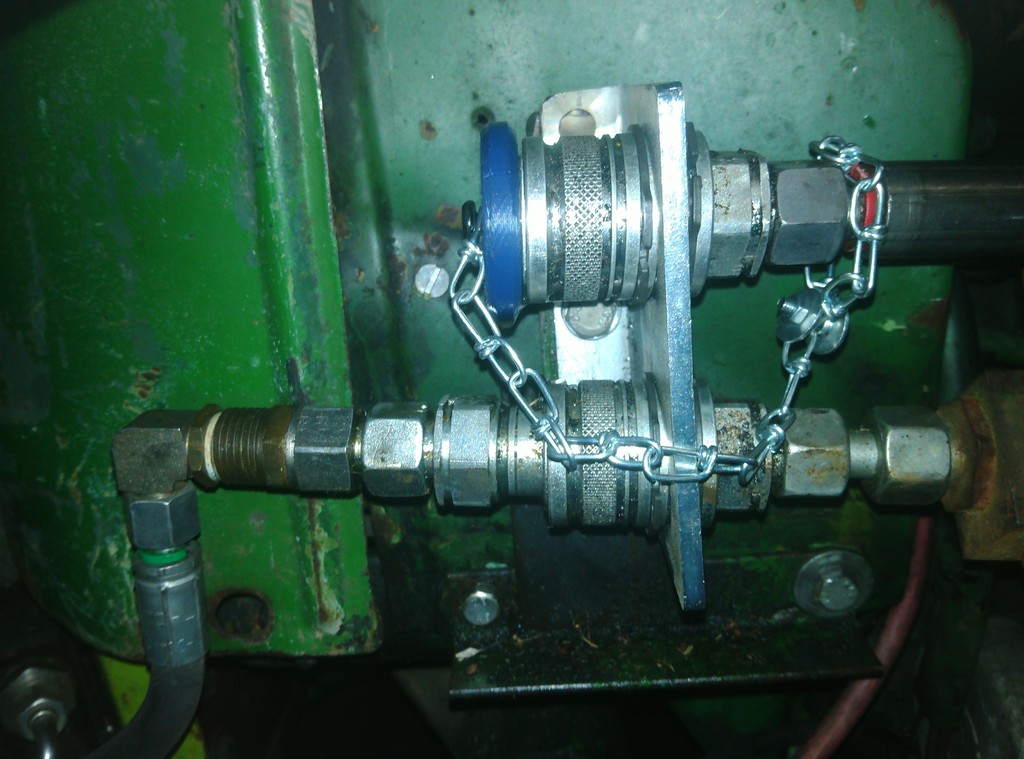 Plug for hydraulic hose coupling